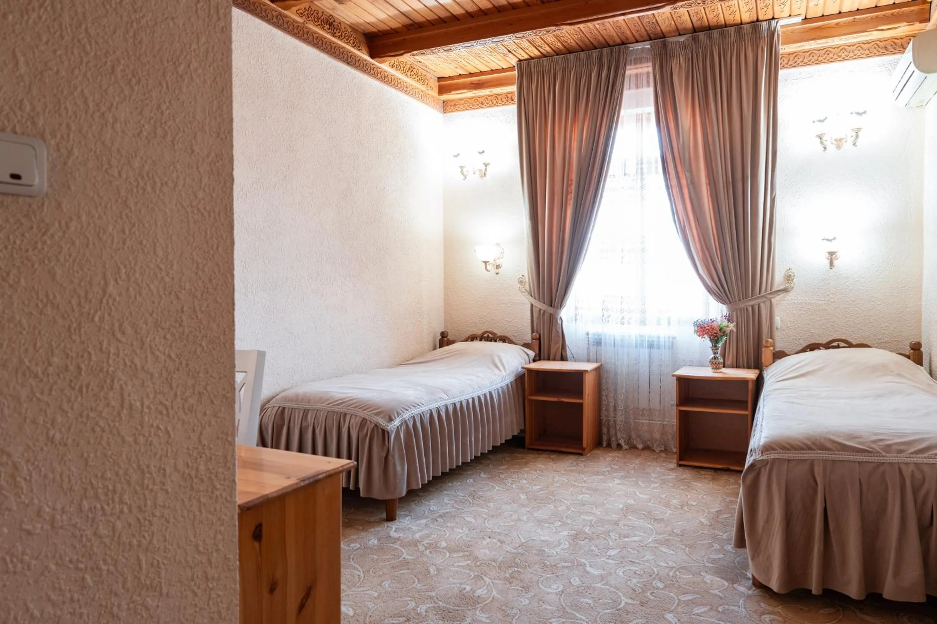 Bed in Hotel Caravan Serail