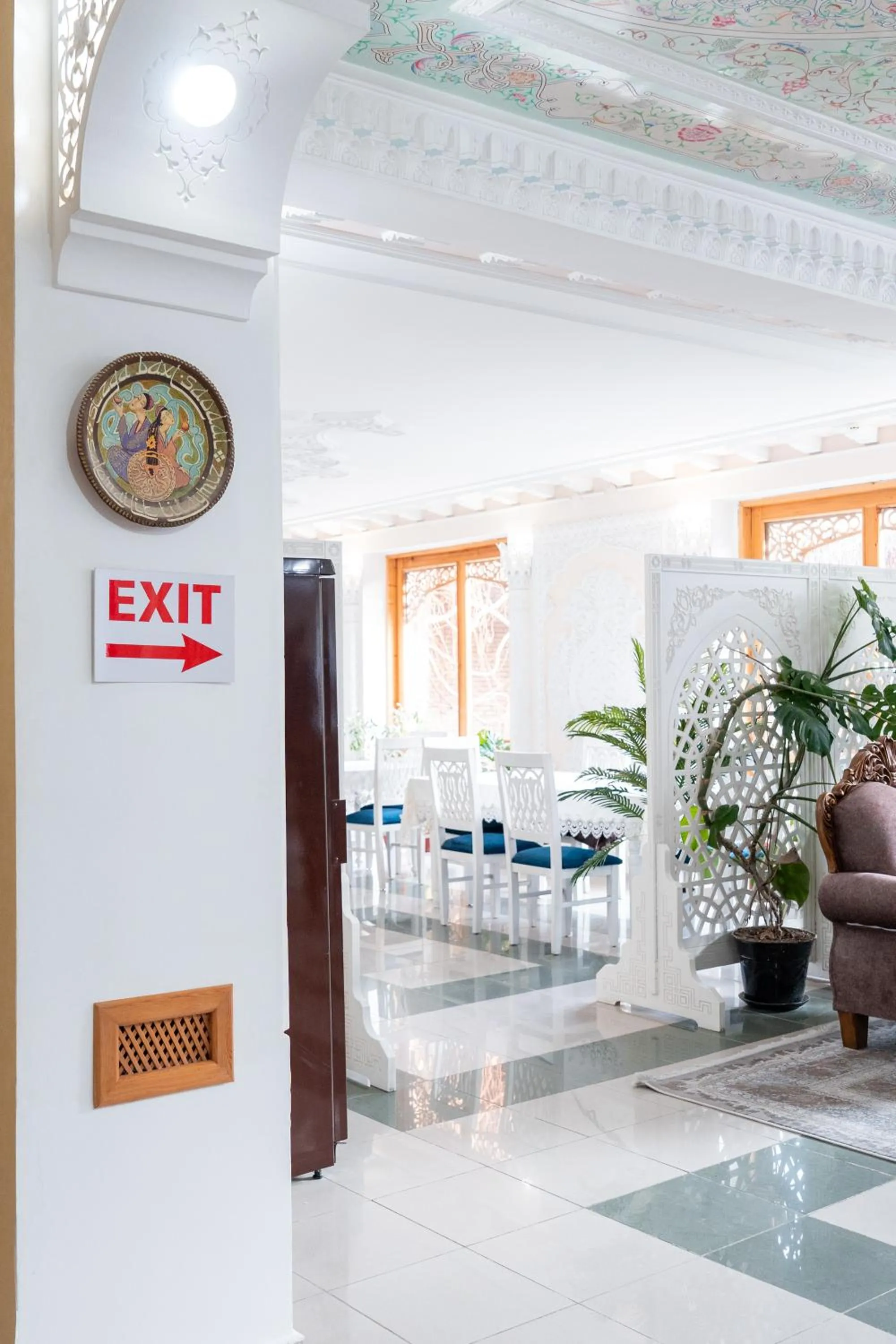 Seating area in Hotel Caravan Serail