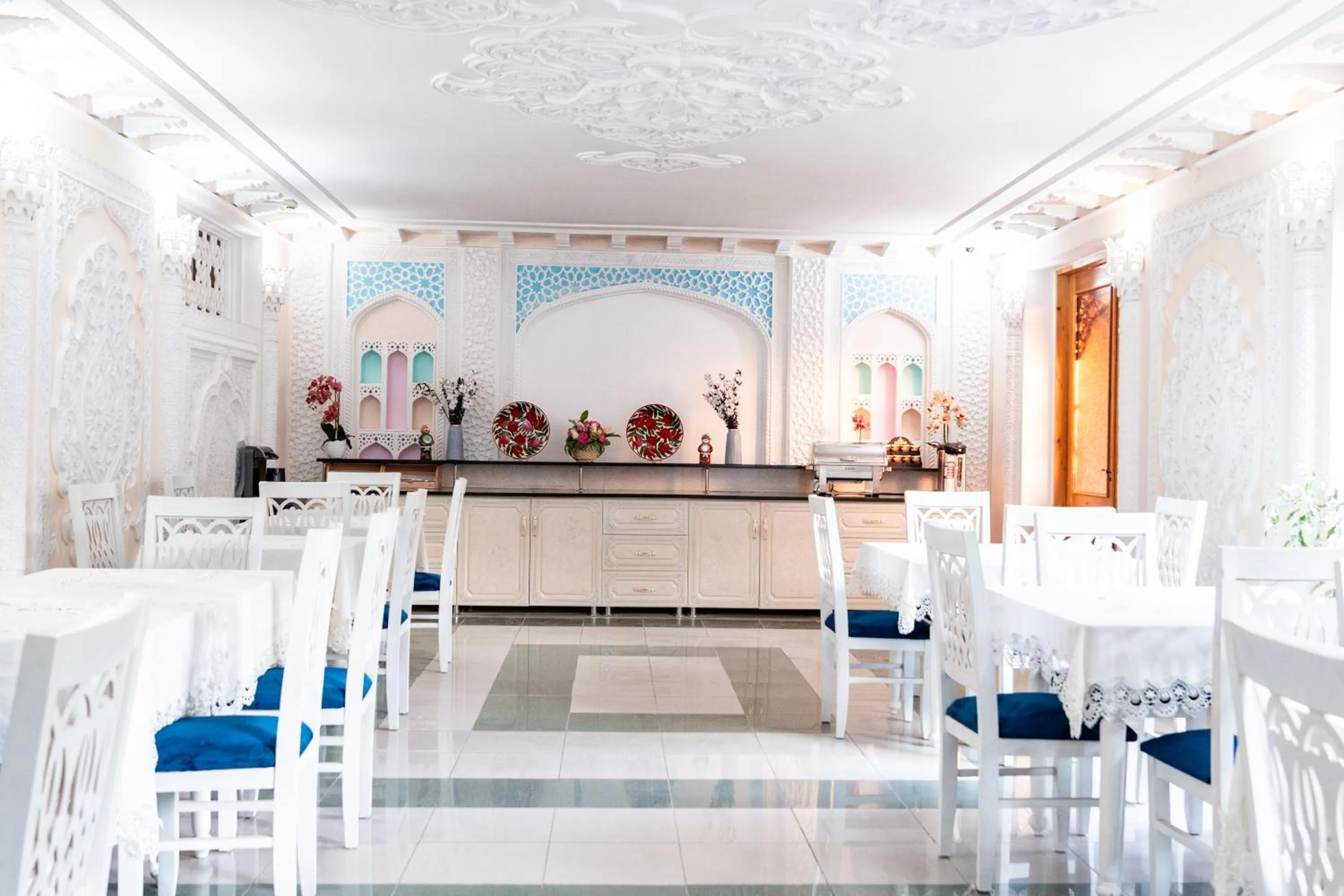 Restaurant/places to eat in Hotel Caravan Serail