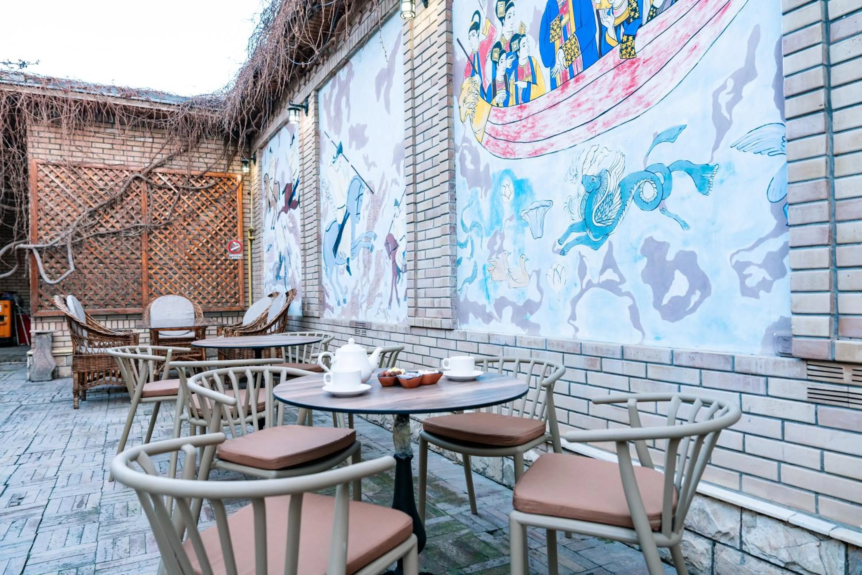 Patio in Hotel Caravan Serail