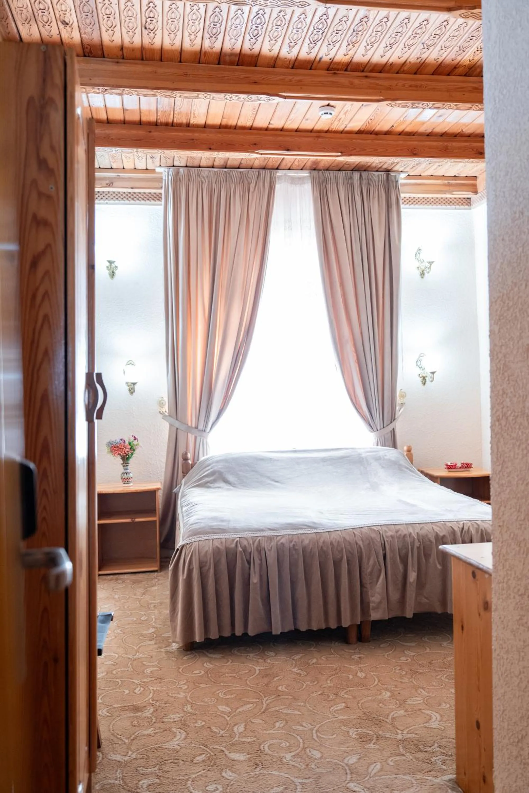 Bed in Hotel Caravan Serail