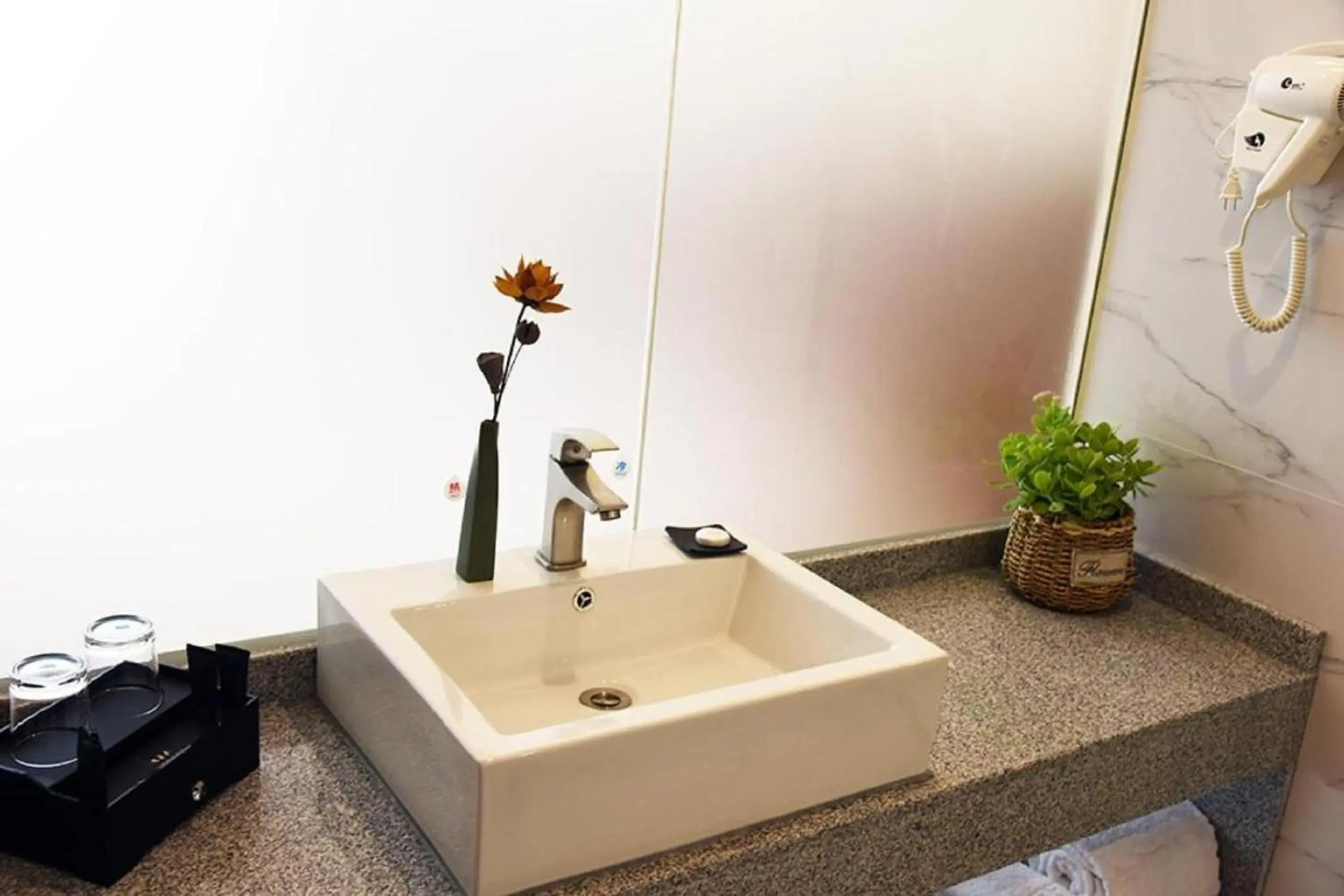 Deluxe Double Room in Lin Ting Holiday Hotel Pudong Airport Deluxe Double Room in Lin Ting Holiday Hotel Pudong Airport