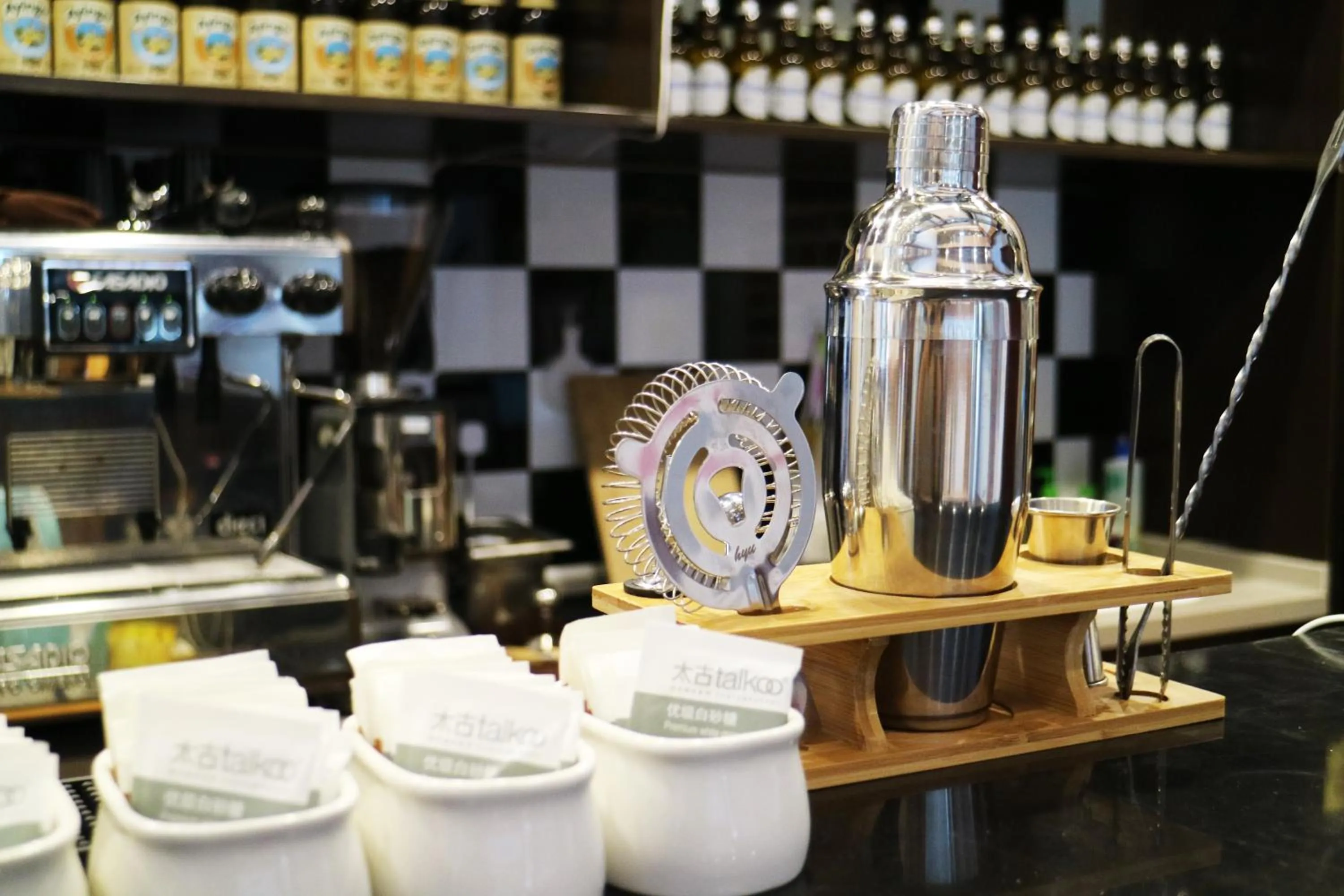 Coffee/tea facilities in Lin Ting Holiday Hotel Pudong Airport