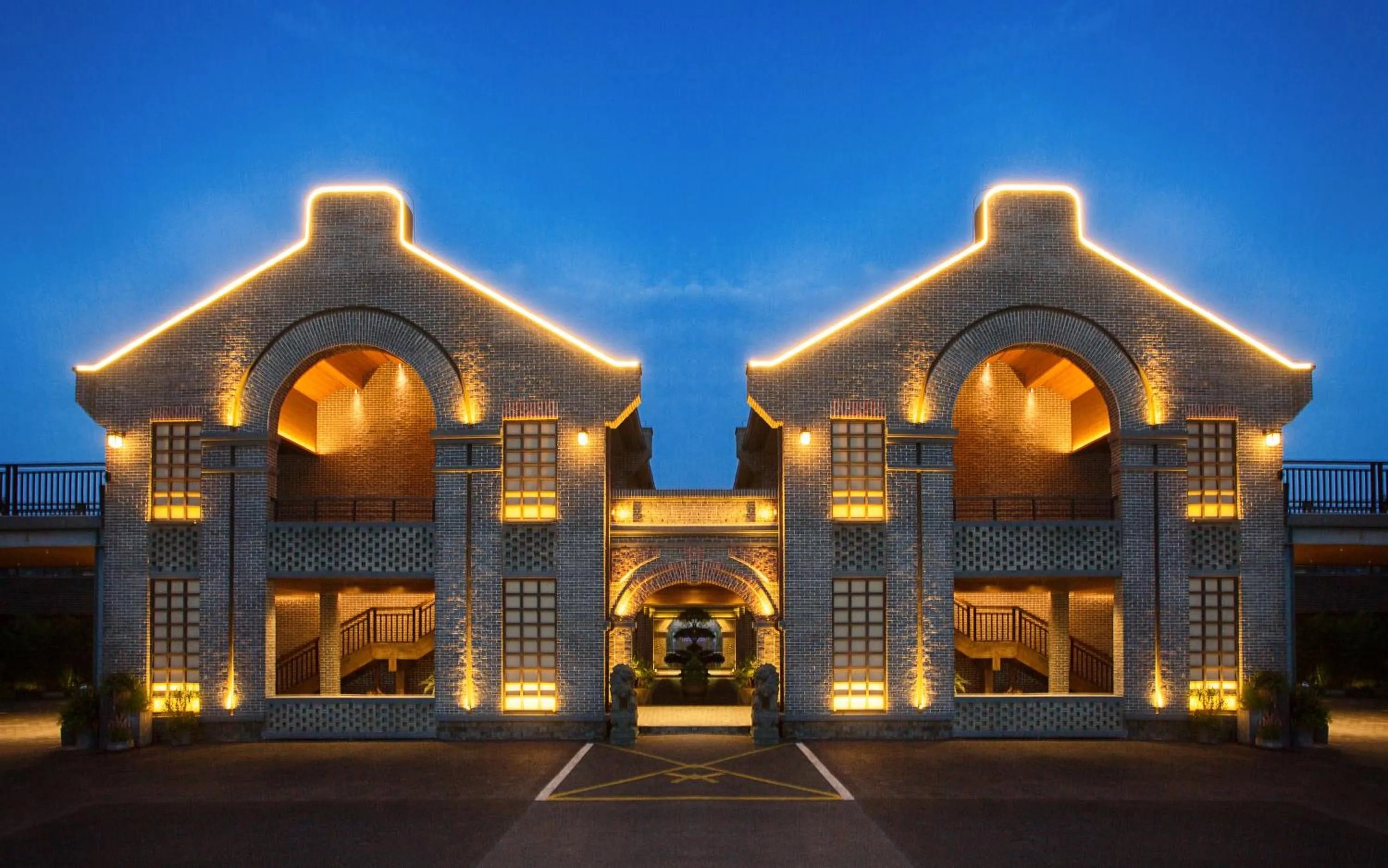 Property building in Lin Ting Holiday Hotel Pudong Airport