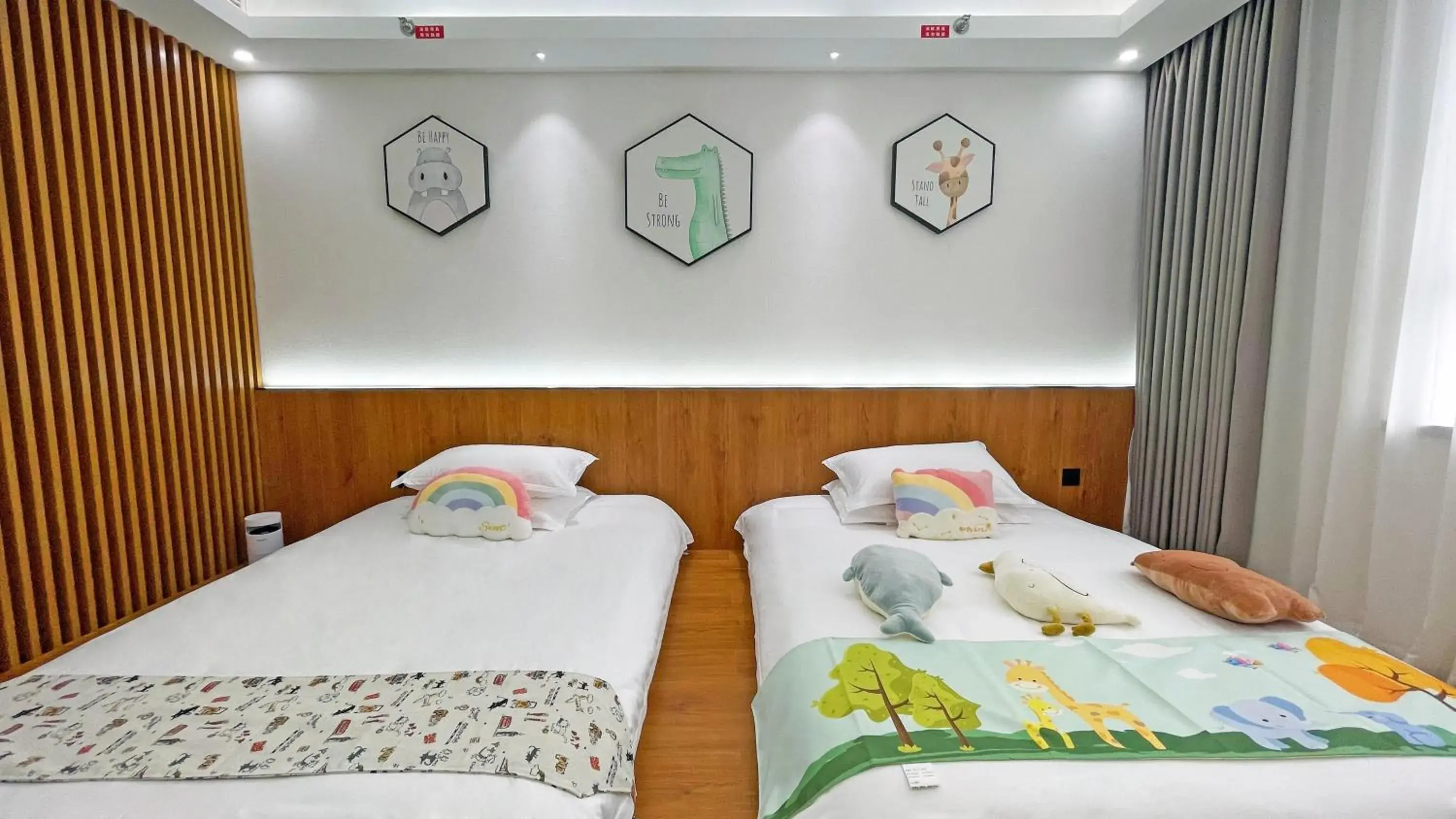 Double Room with Private Bathroom in Lin Ting Holiday Hotel Pudong Airport Double Room with Private Bathroom in Lin Ting Holiday Hotel Pudong Airport