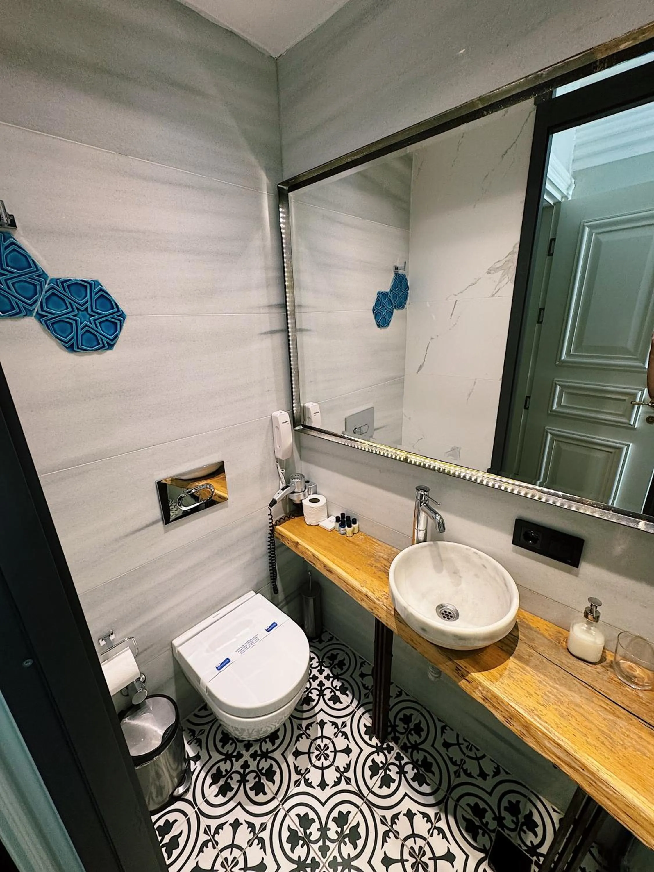 Toilet in Taksim Avenue