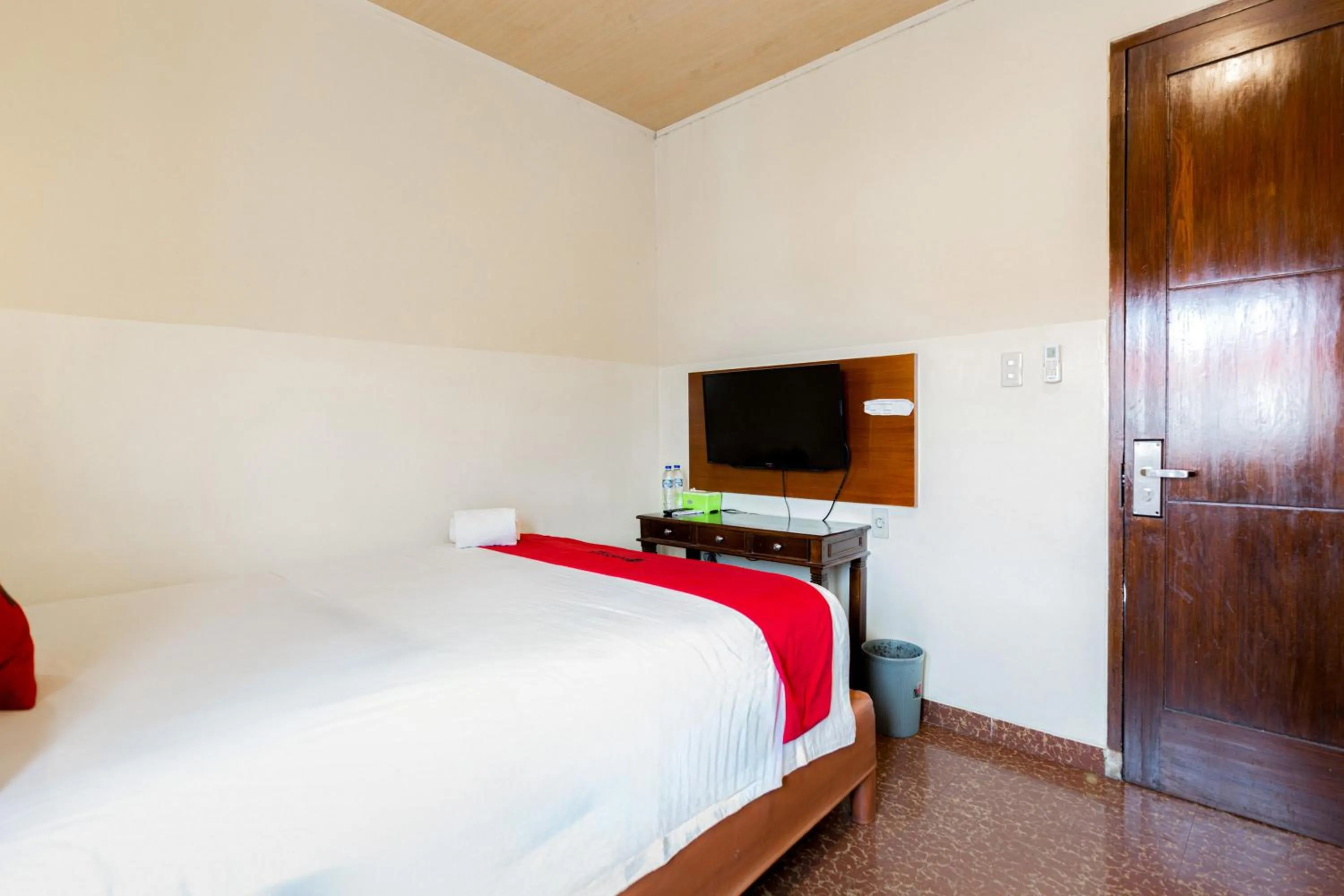 Bedroom, Bed in RedDoorz near Halim Perdanakusuma 3