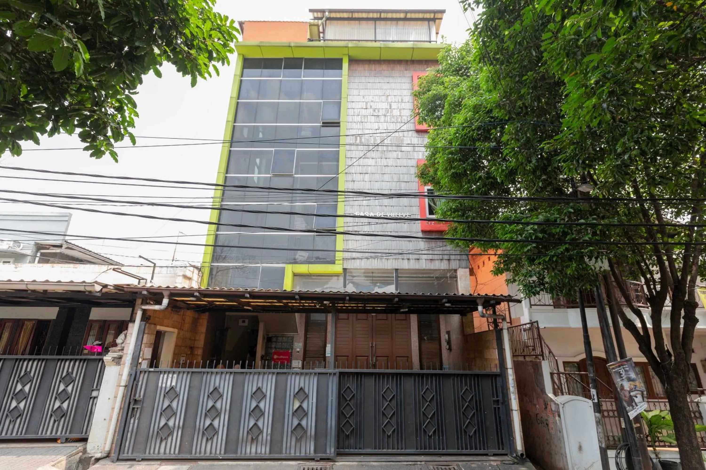 Property building in RedDoorz near Halim Perdanakusuma 3