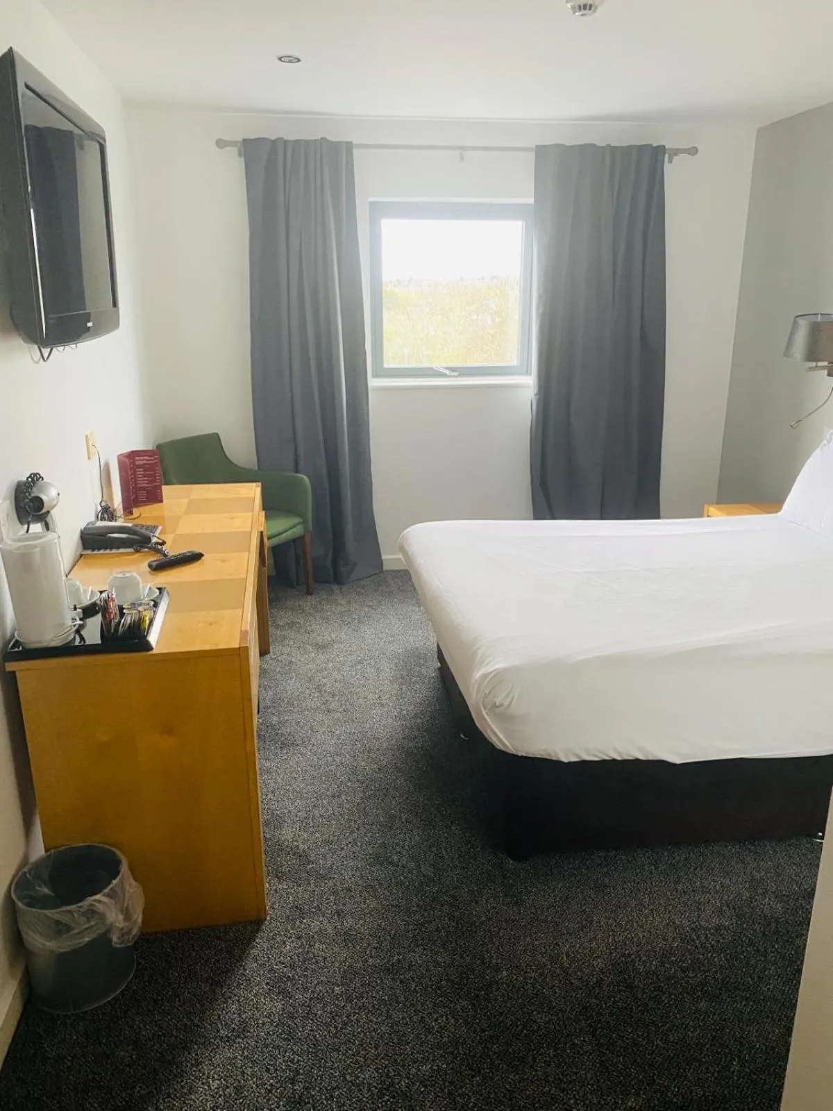 Property building, Bed in Ramada Birmingham Oldbury M5 J2