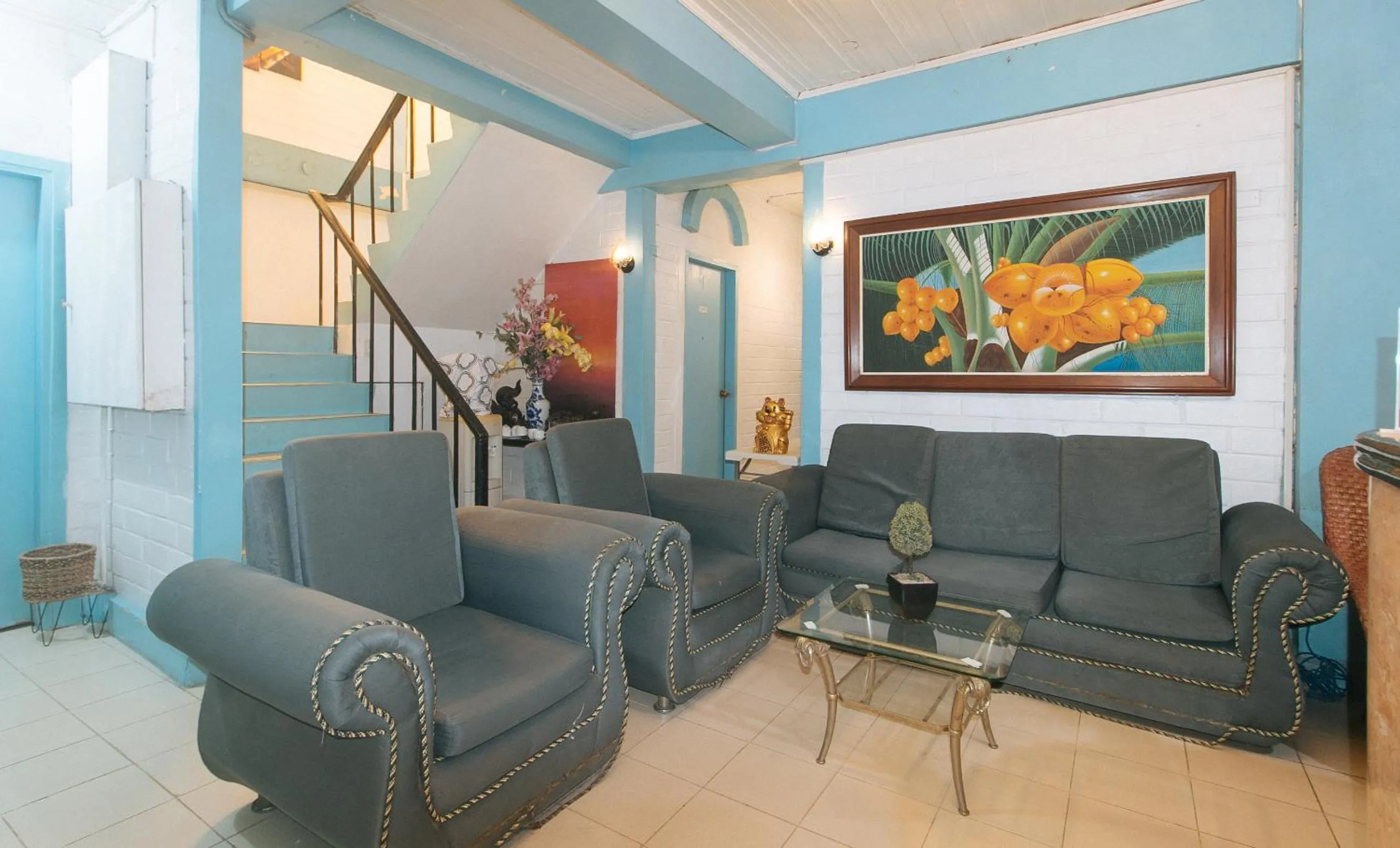 Lobby or reception in RedDoorz at La Maria Pension And Tourist Inn