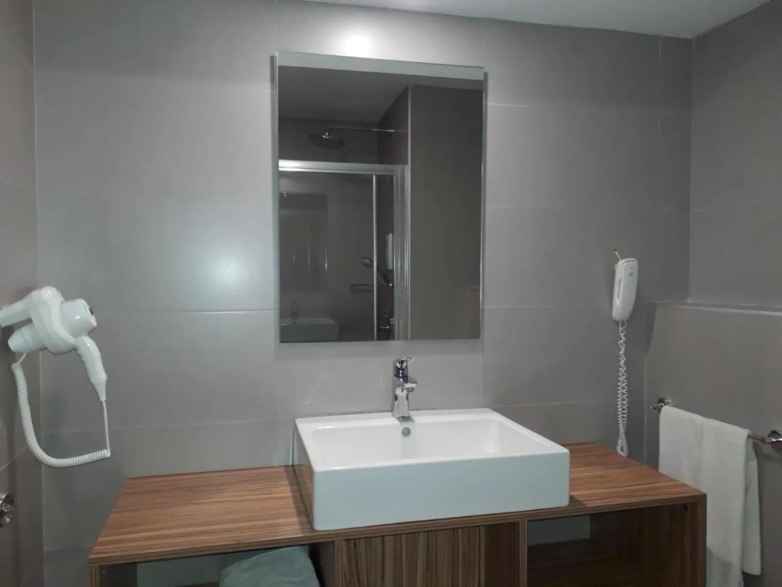 Bathroom in Begonville Hotel