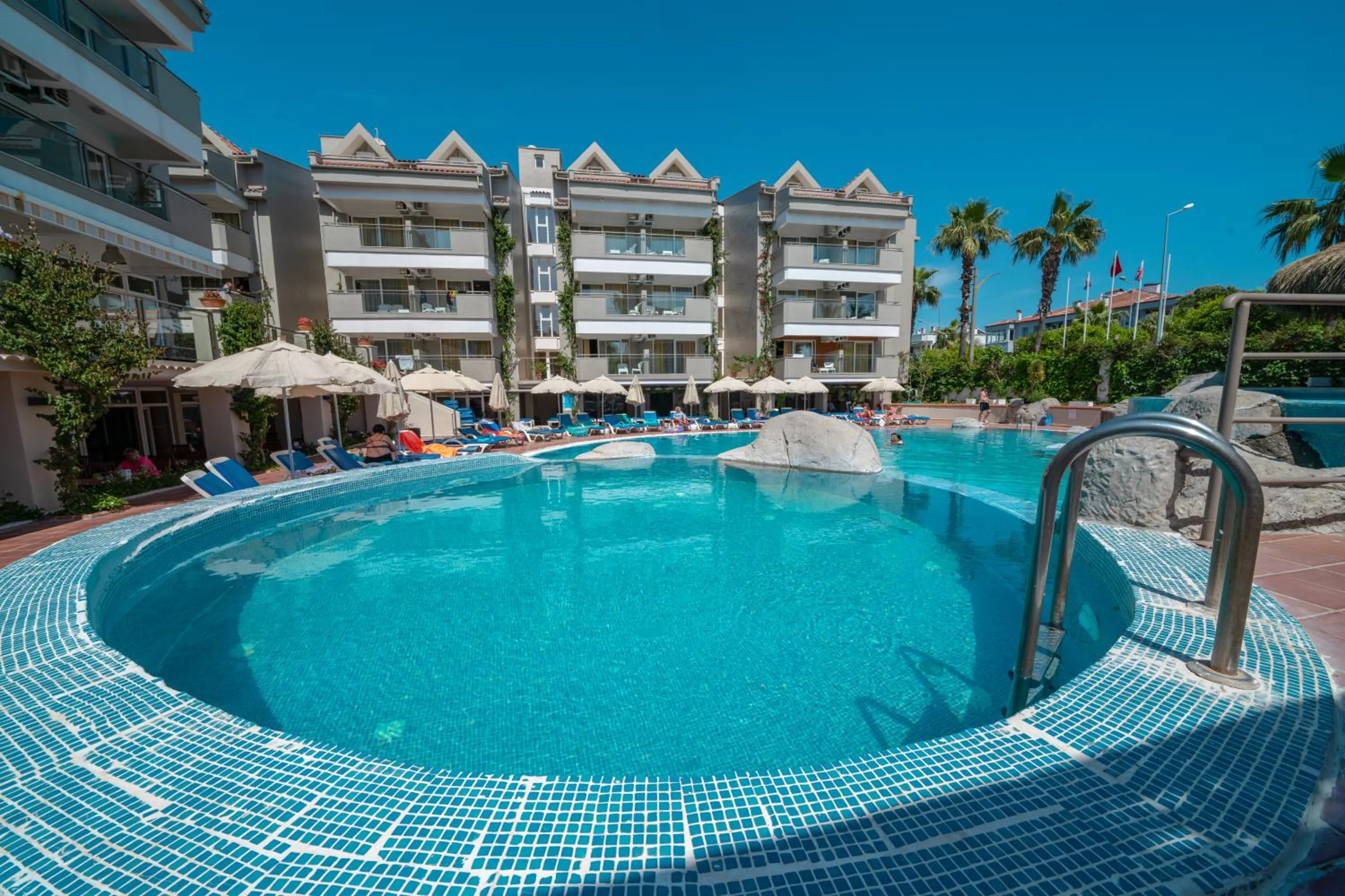 Swimming pool in Begonville Hotel