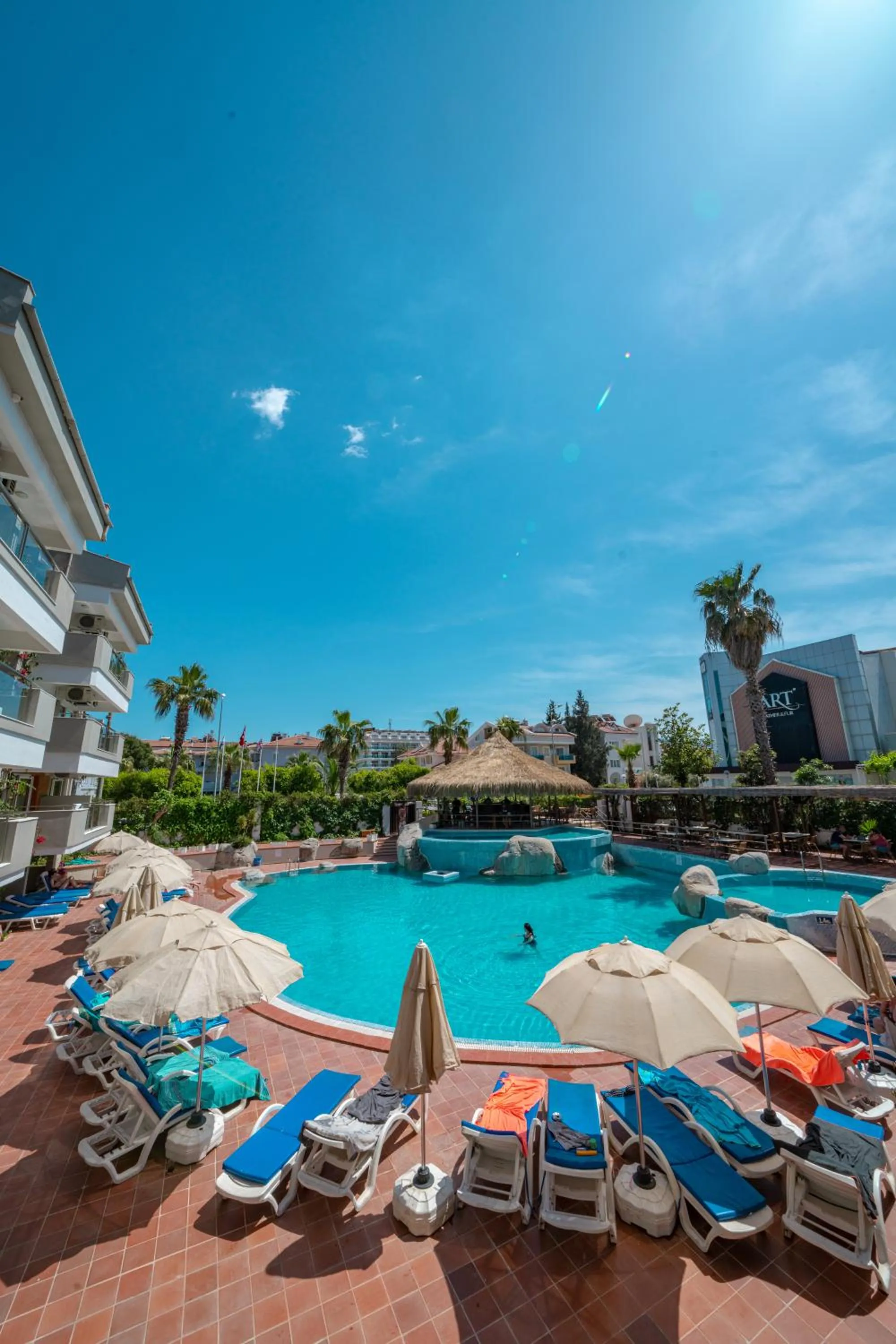 Swimming pool in Begonville Hotel