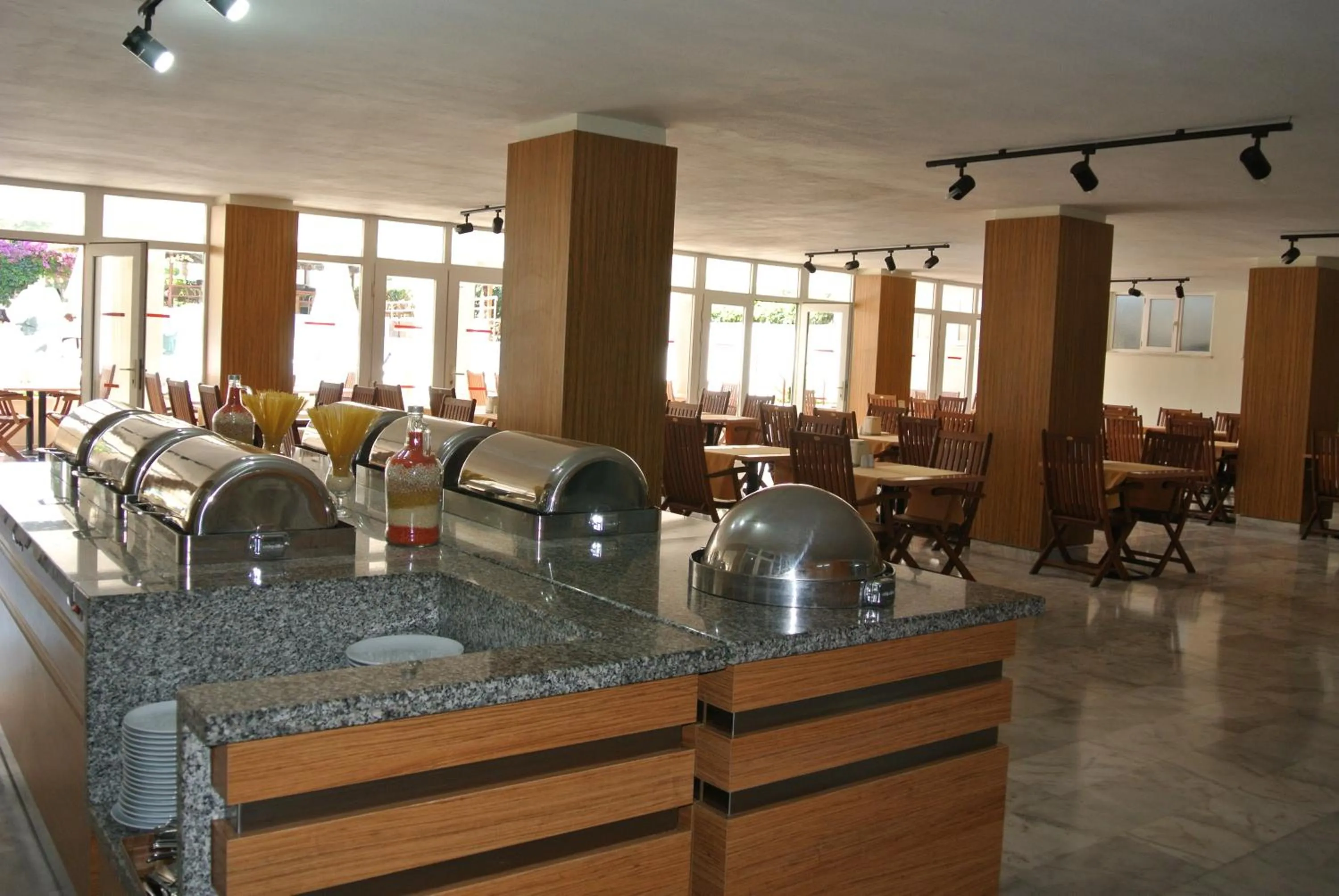 Restaurant/places to eat in Begonville Hotel