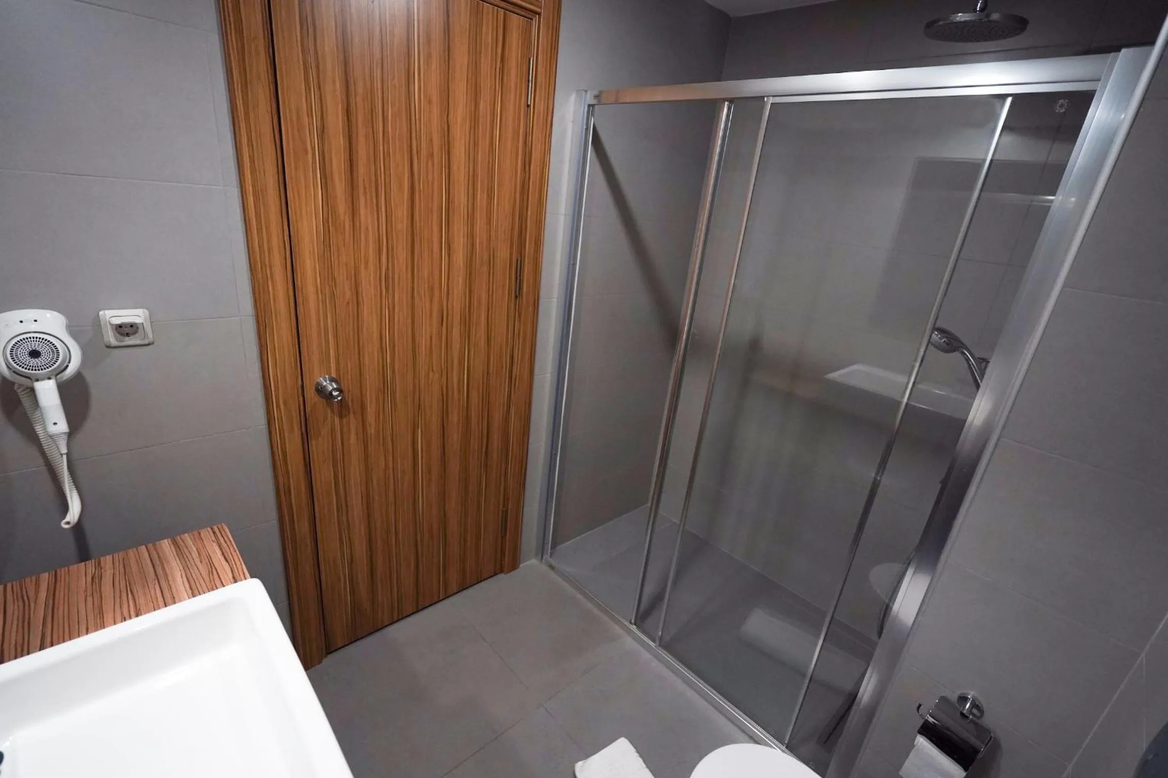 Shower in Begonville Hotel