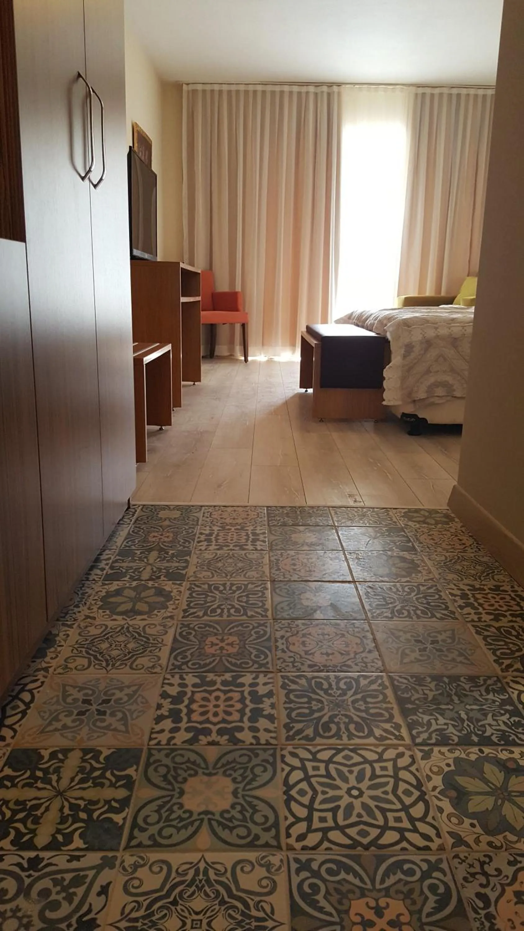 Photo of the whole room, Bed in Begonville Hotel