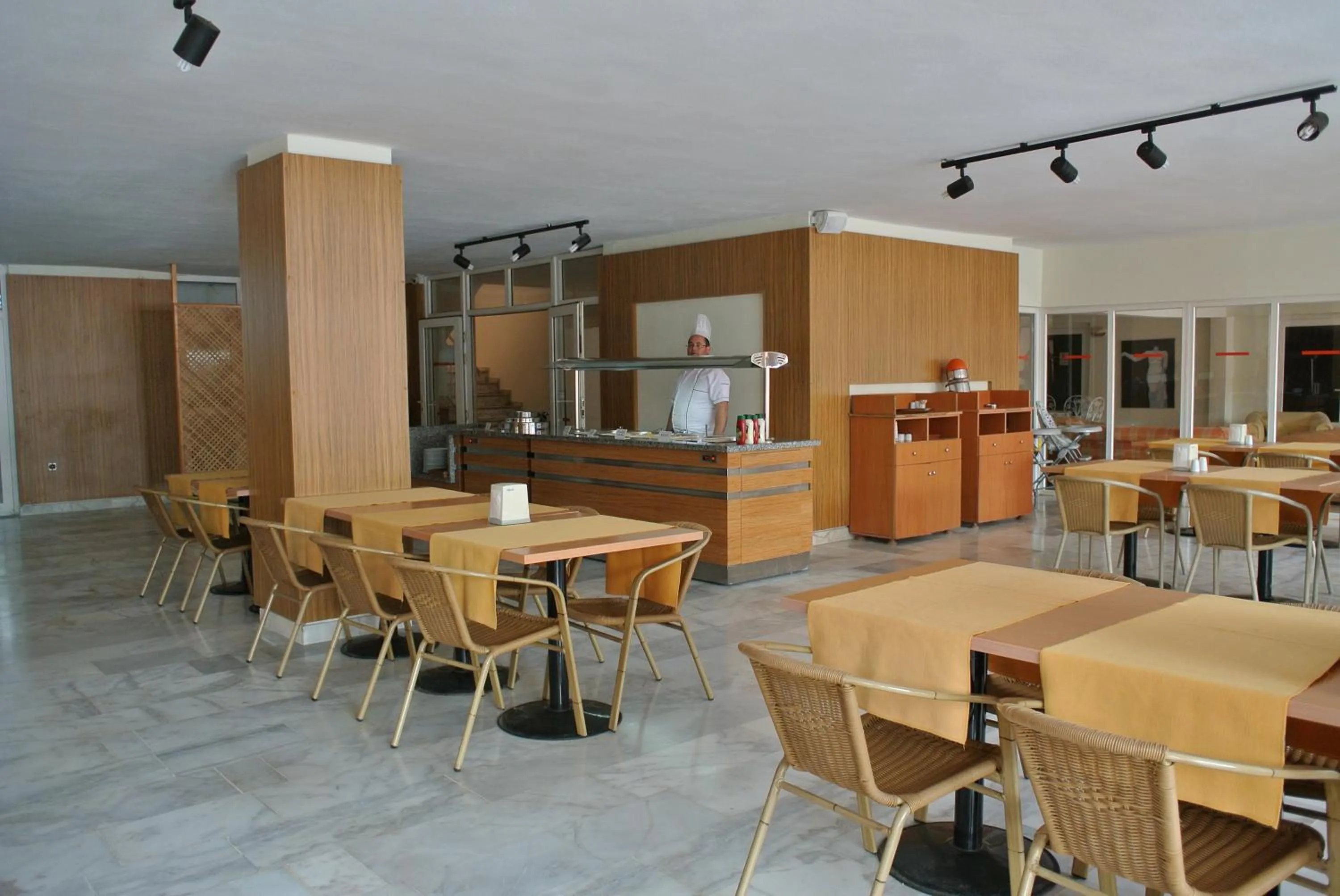 Restaurant/places to eat in Begonville Hotel