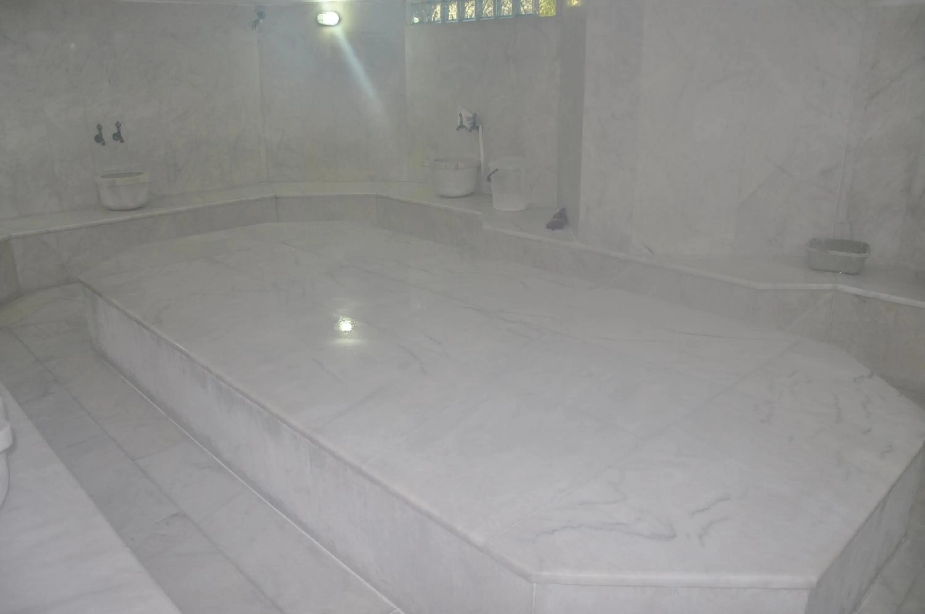 Public Bath in Begonville Hotel