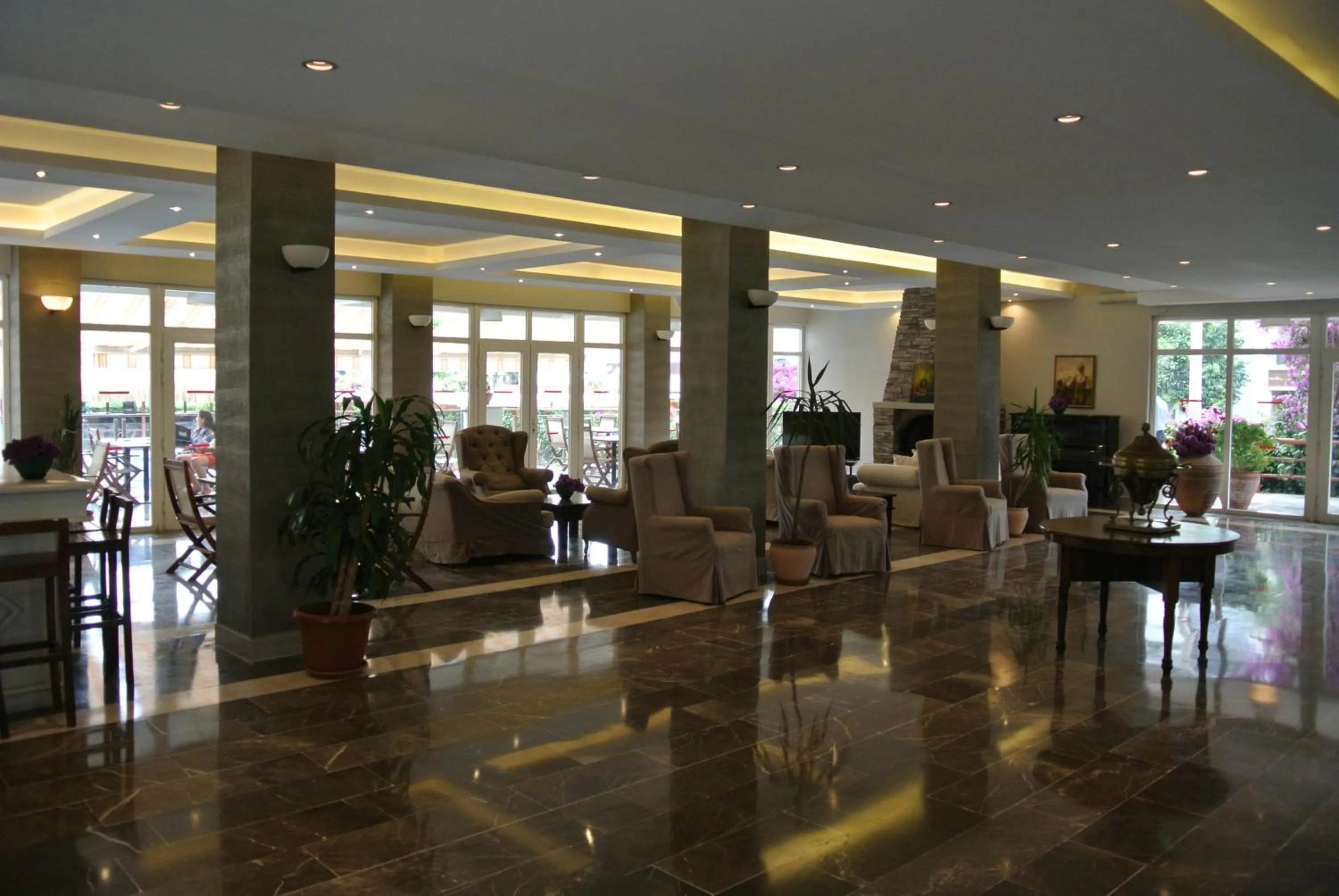 Lobby or reception in Begonville Hotel
