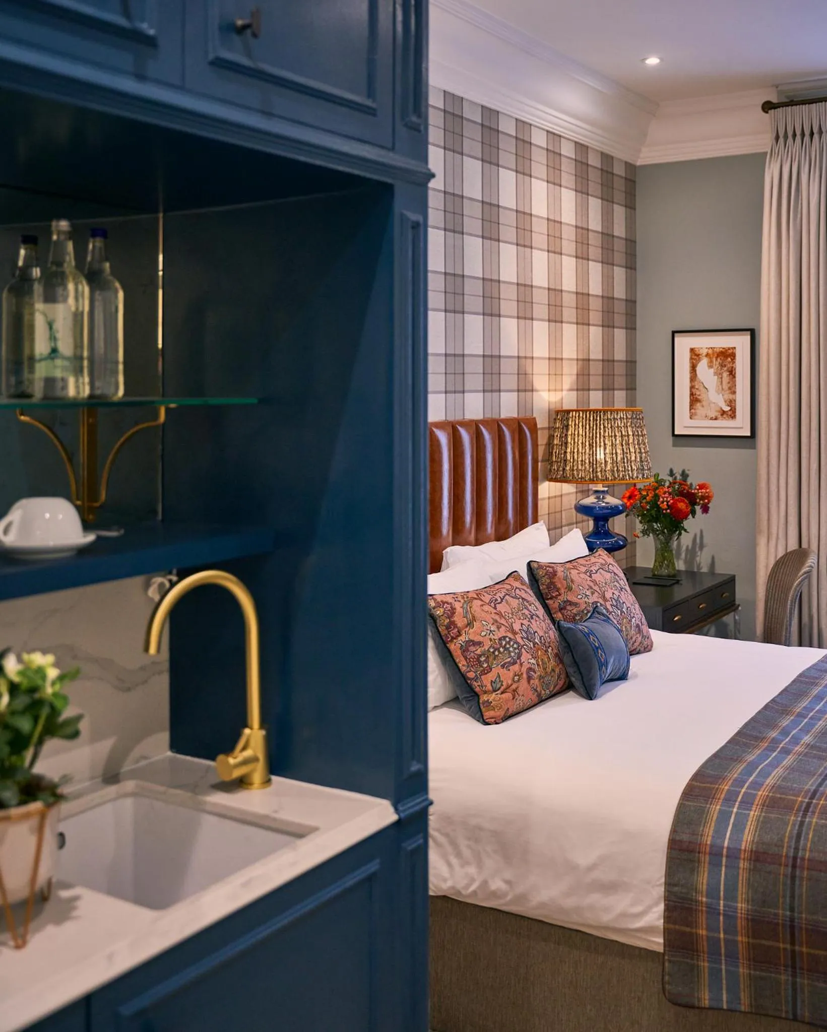 Bedroom, Bed in The Tophams Hotel