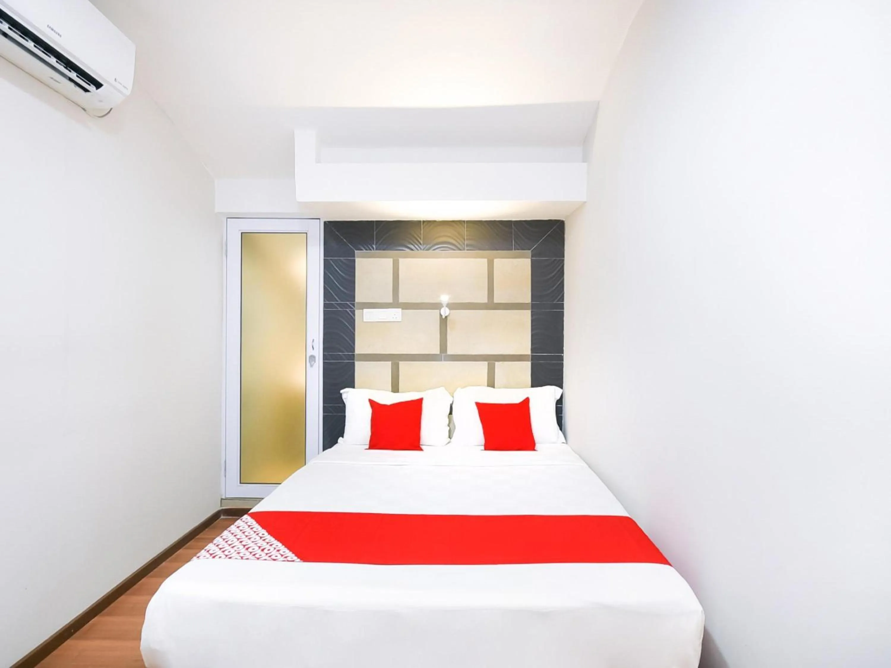 Bedroom, Bed in Hotel O La Mirina Boutique Inn