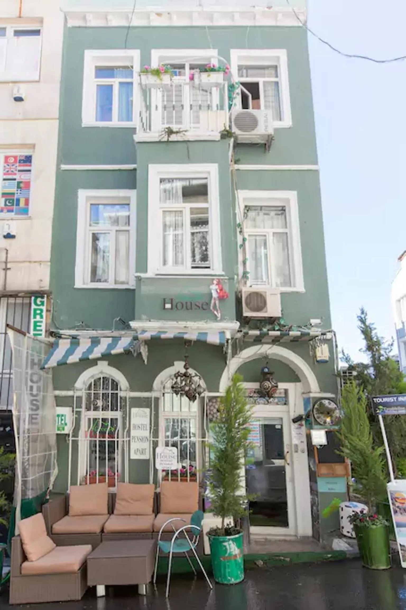 Property building in Taksim Hostel Green House Istanbul