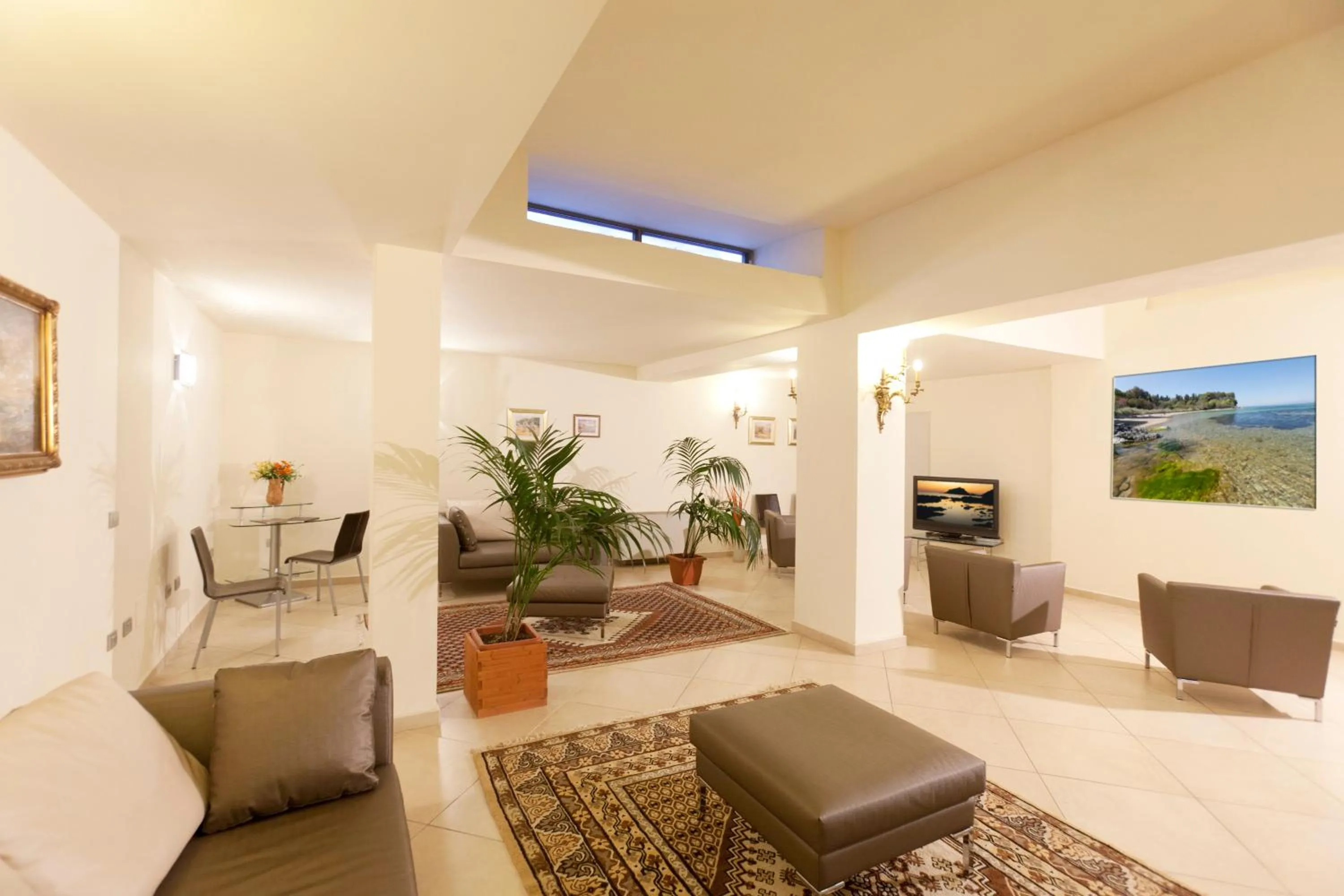 Communal lounge/ TV room in Hotel Corallo