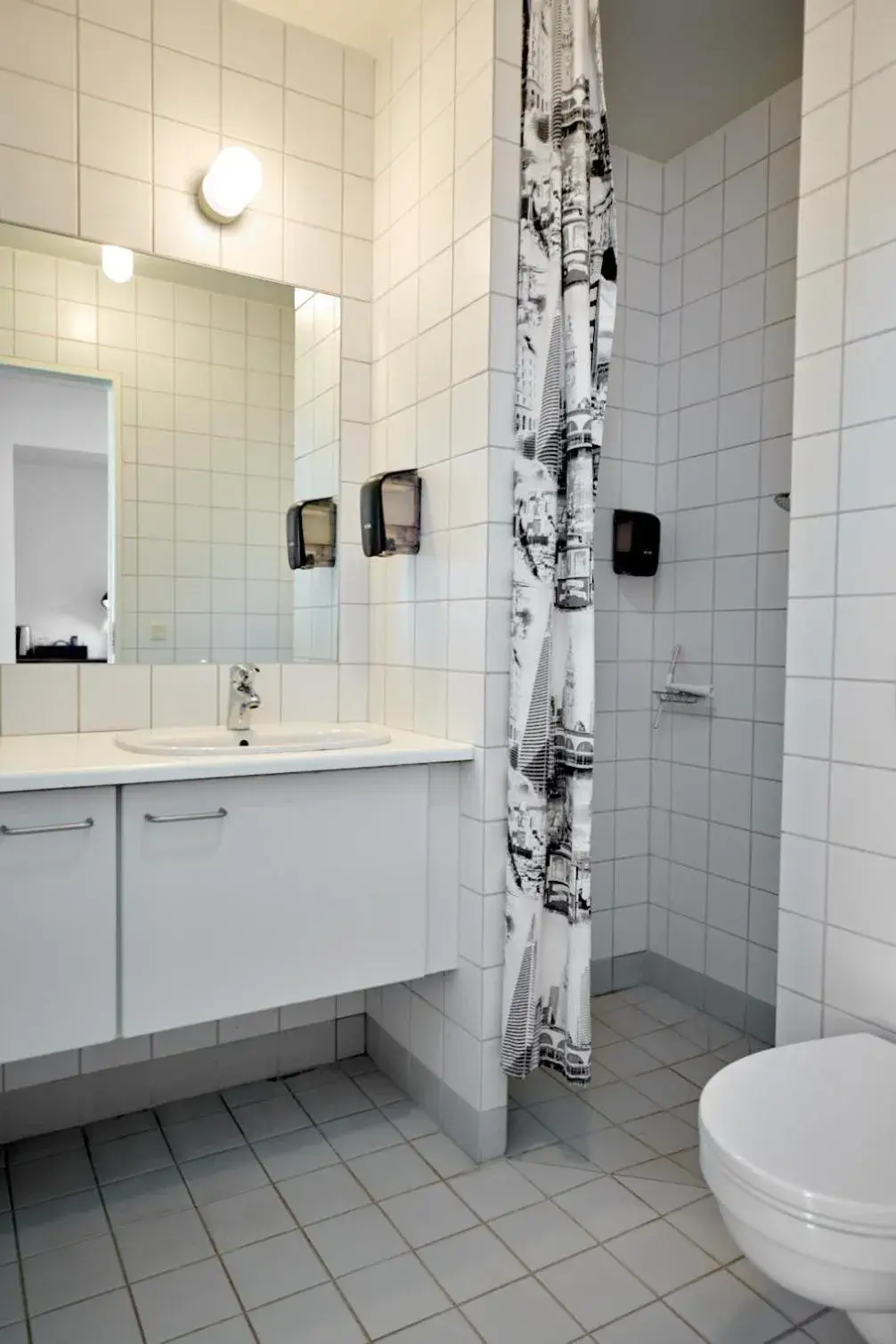 Quadruple Room with Bathroom - single occupancy in Roskilde Danhostel Quadruple Room with Bathroom - single occupancy in Roskilde Danhostel