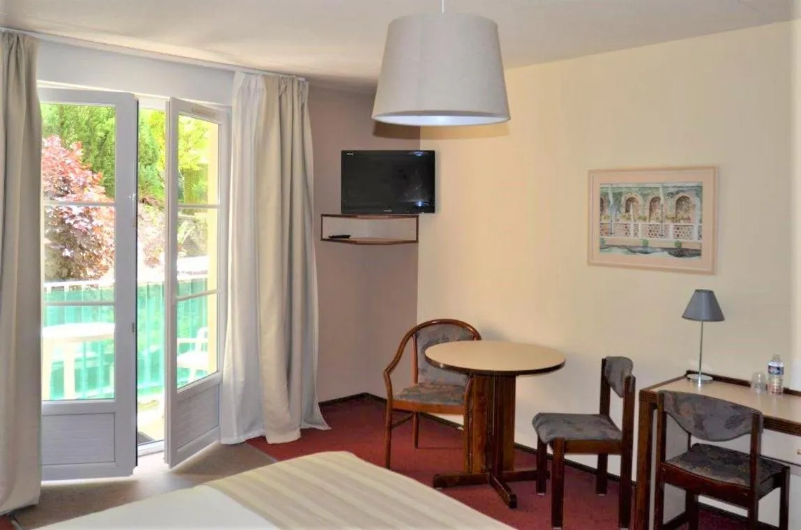 Bed in Hôtel et Studios d'Orfeuil