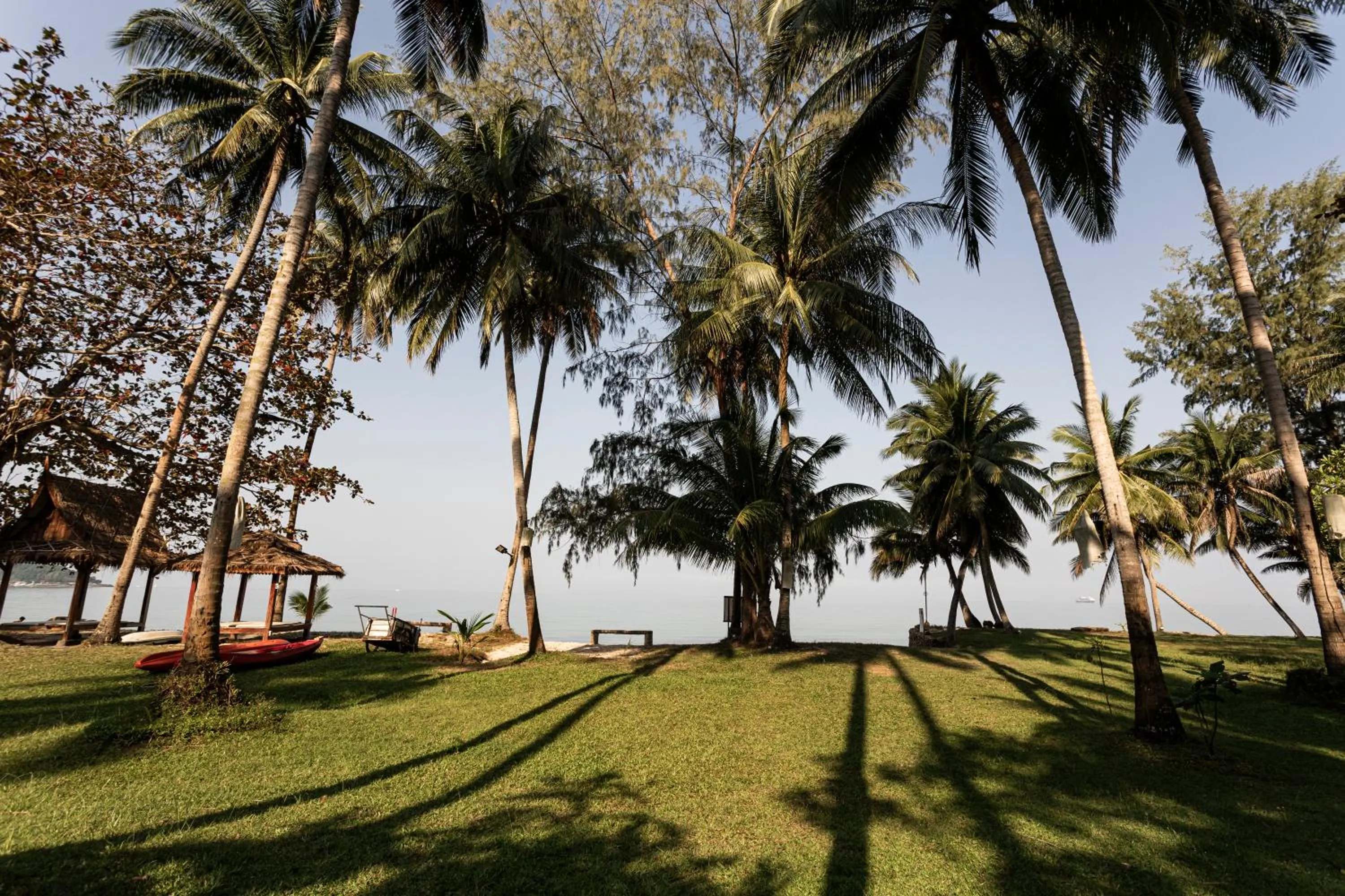 Garden view in Lipa Lodge Beach Resort