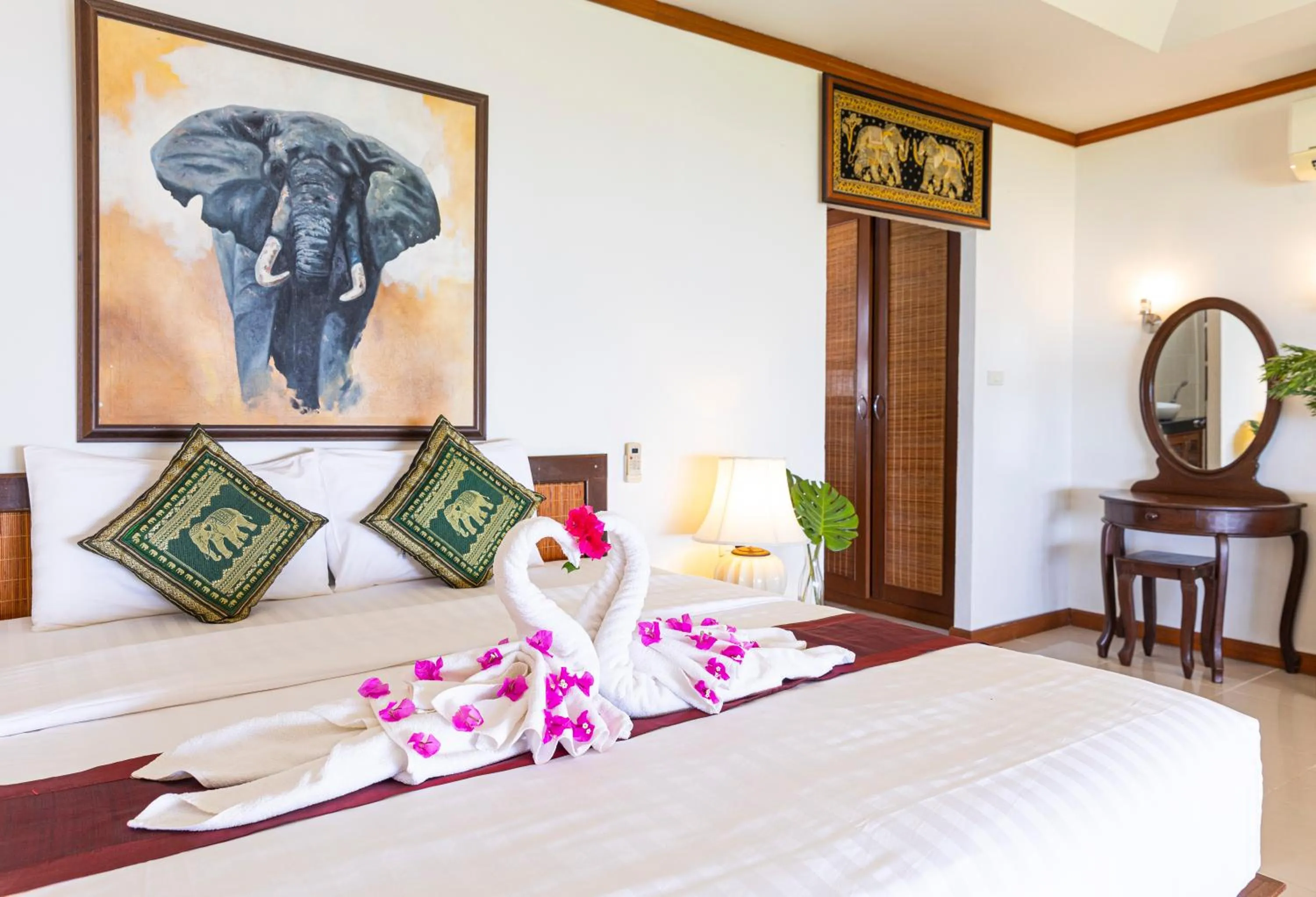 Bed in Lipa Lodge Beach Resort