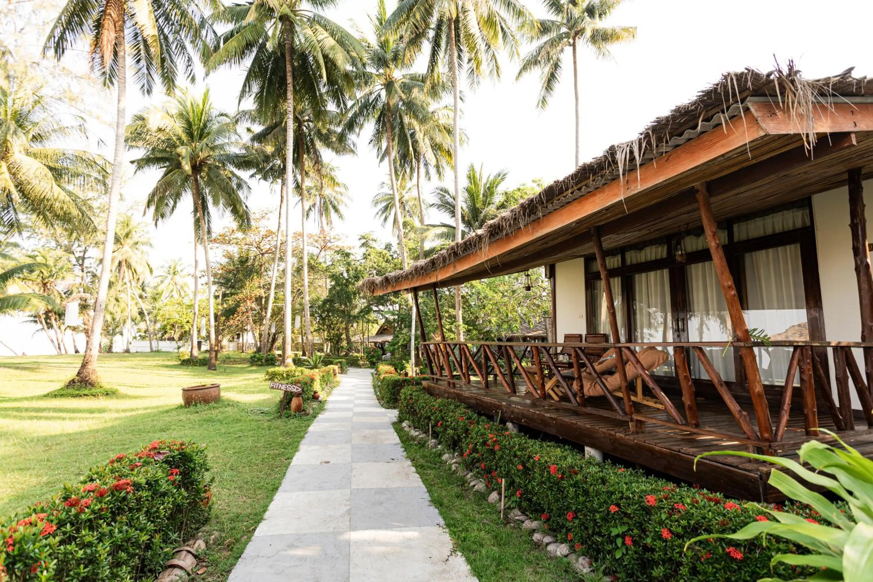 Lipa Lodge Beach Resort