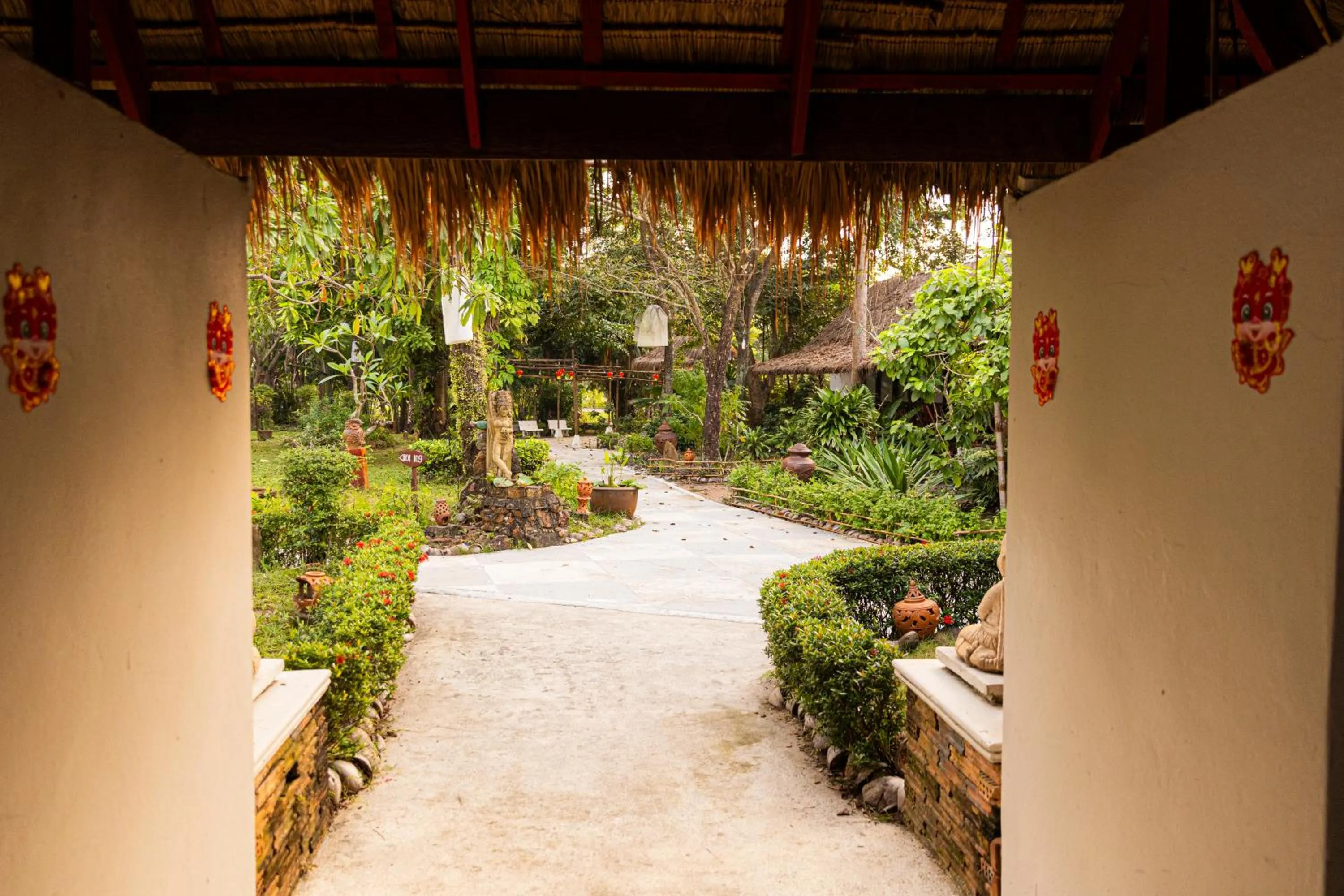 Lipa Lodge Beach Resort