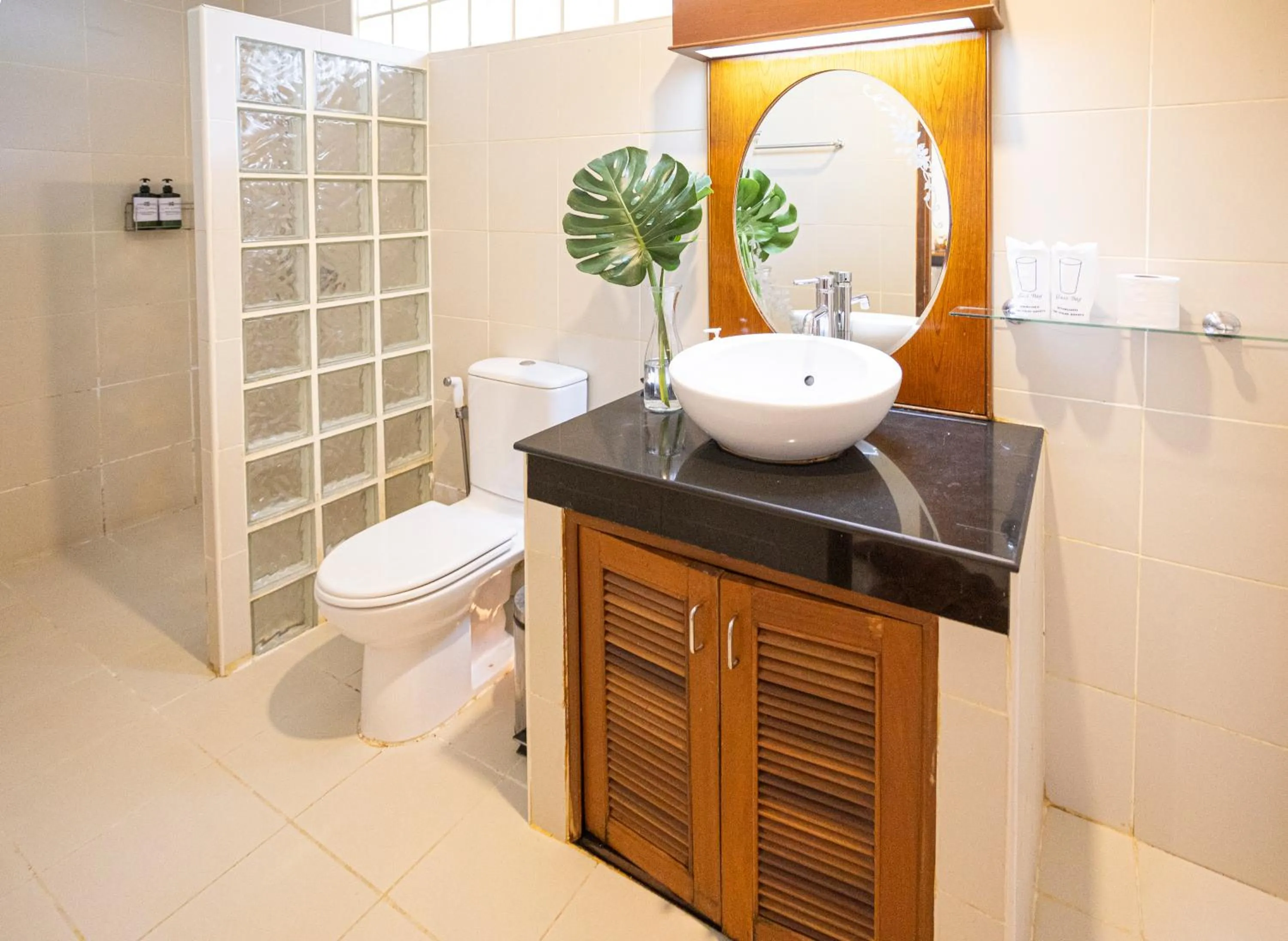 Lipa Lodge Beach Resort