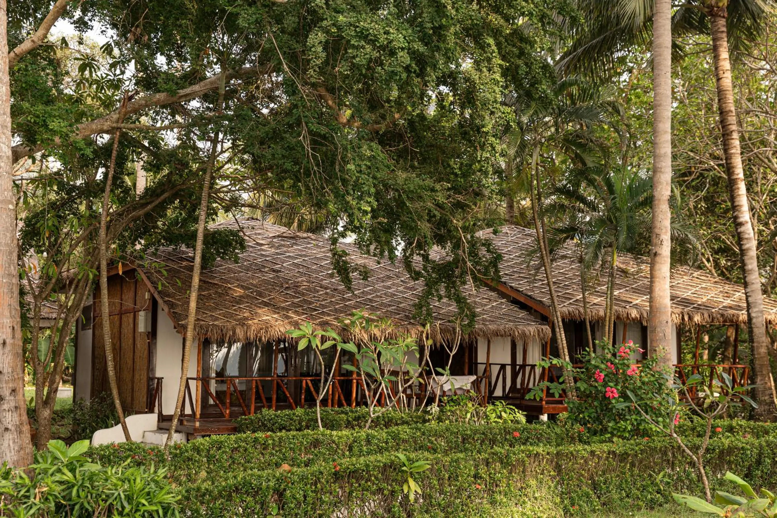 Lipa Lodge Beach Resort