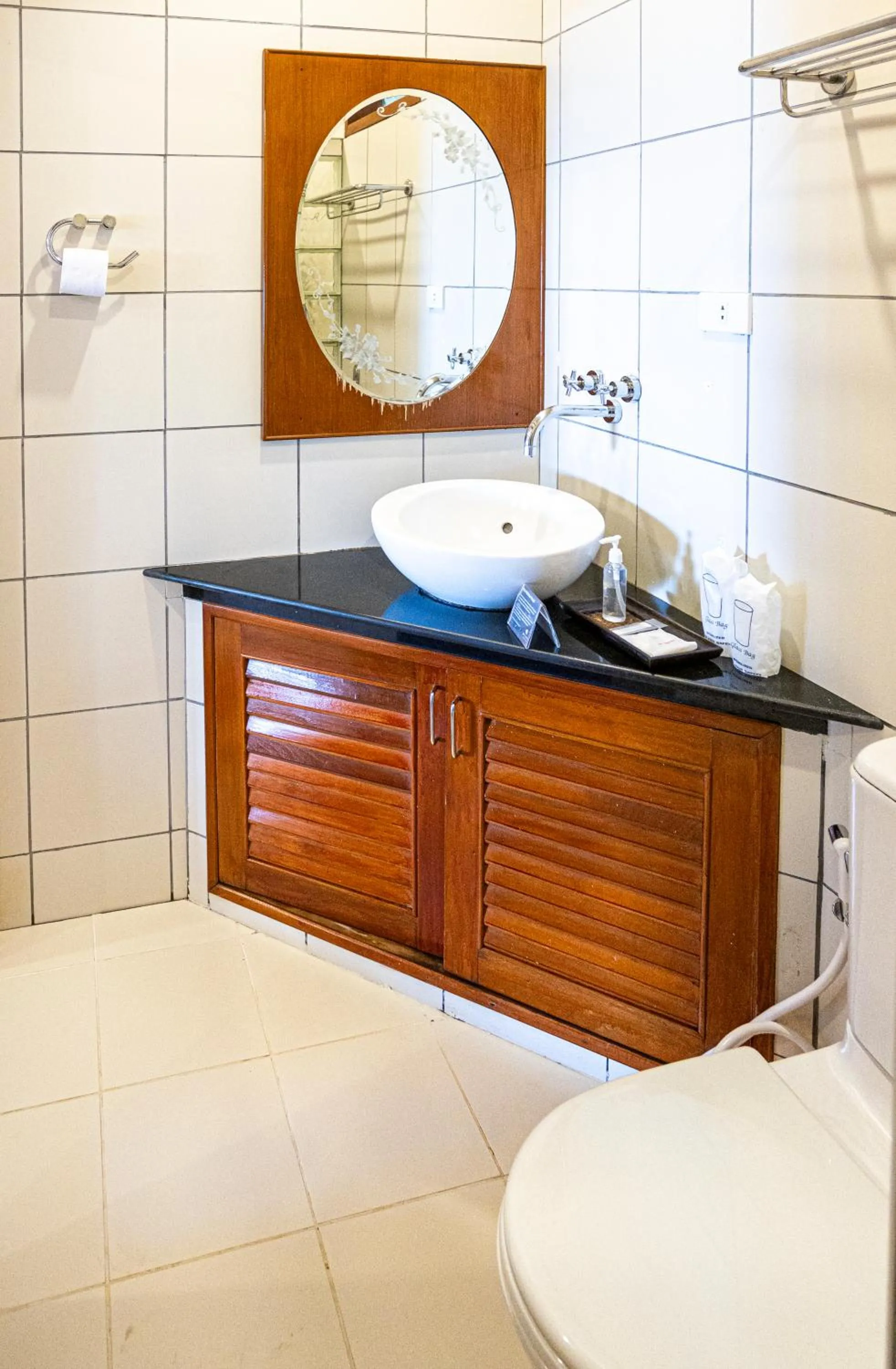 Bathroom in Lipa Lodge Beach Resort