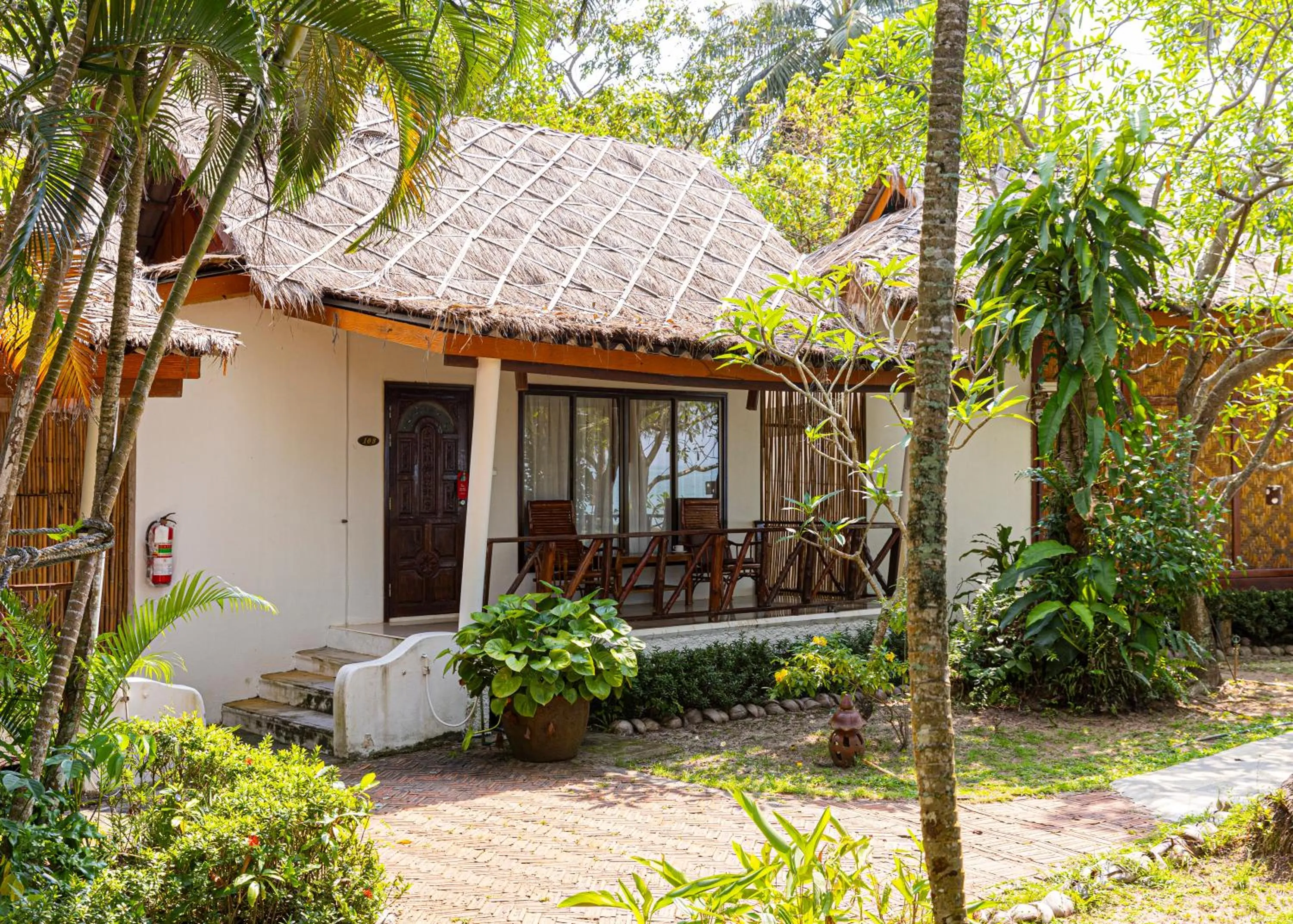 Property building in Lipa Lodge Beach Resort