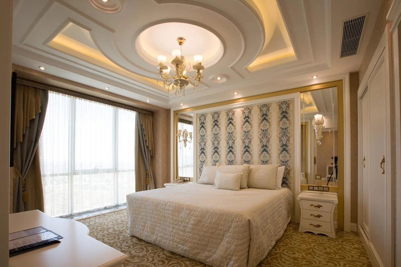 Bedroom, Bed in Grand Altuntas Hotel