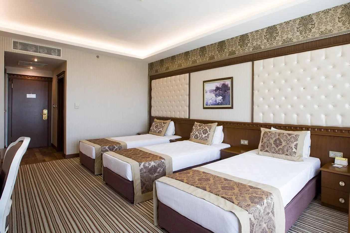 Bedroom, Bed in Grand Altuntas Hotel