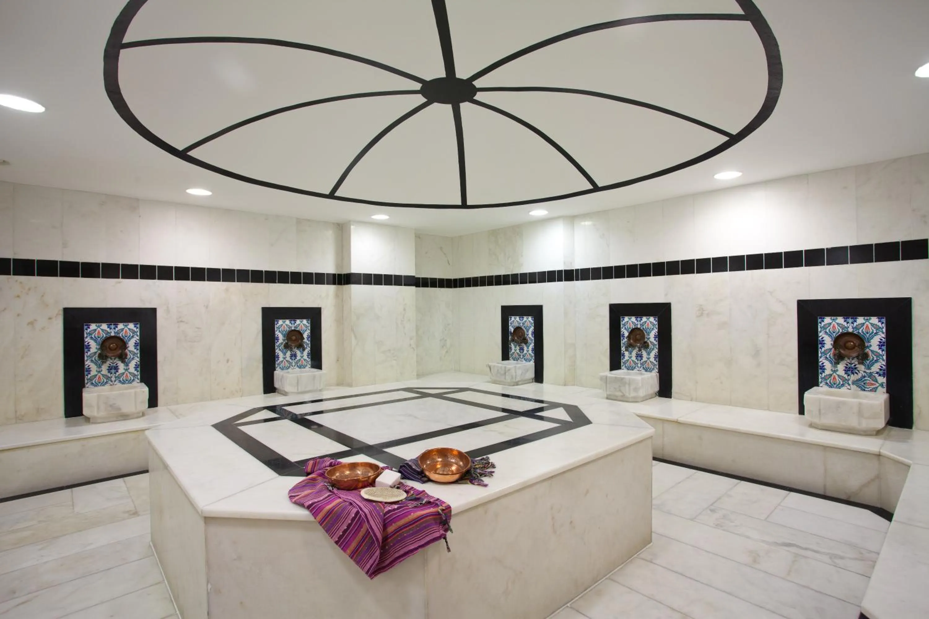 Steam room in Grand Altuntas Hotel