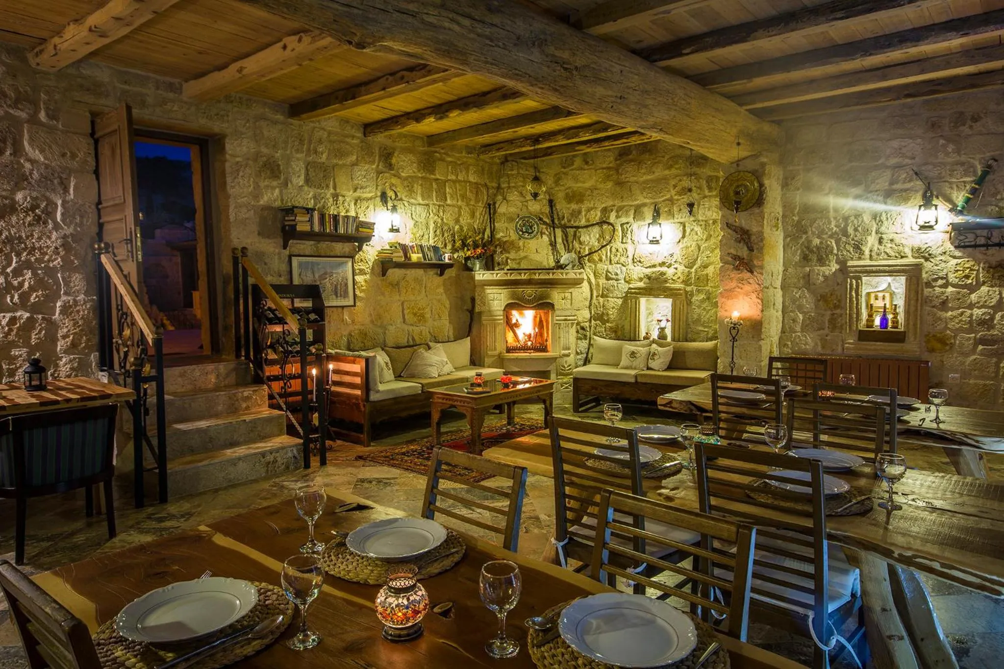 Restaurant/places to eat in Assiana Cave Hotel