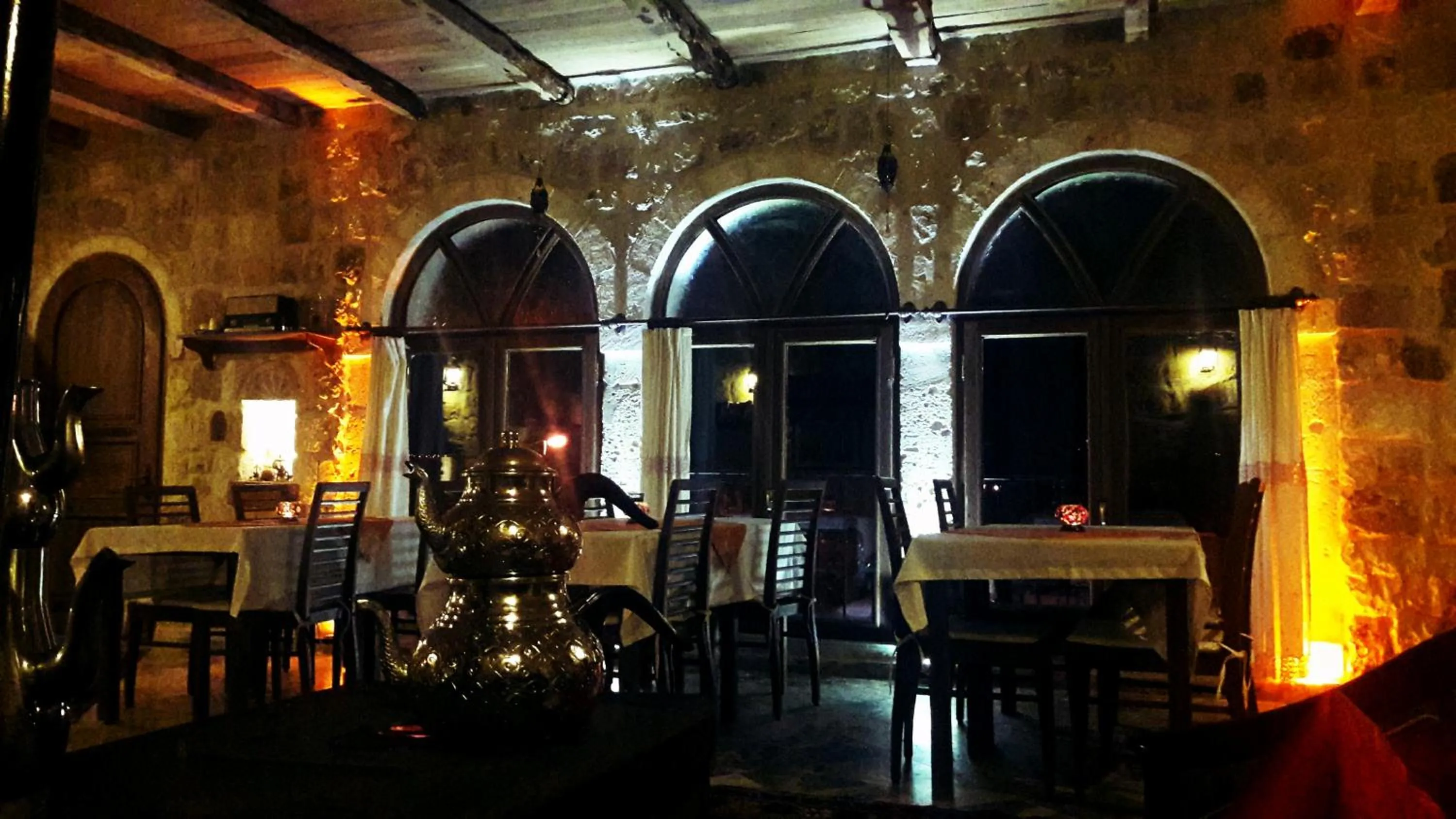 Restaurant/places to eat in Assiana Cave Hotel