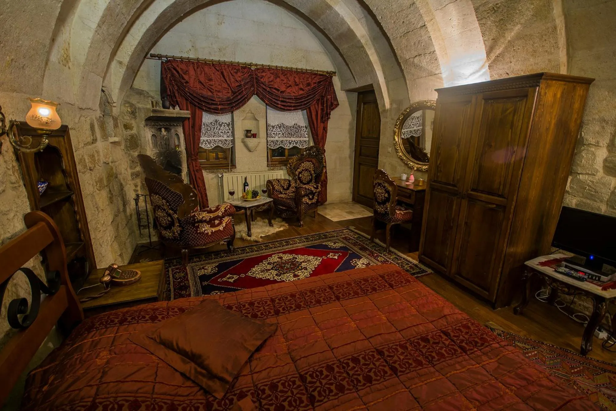 Photo of the whole room, Bed in Assiana Cave Hotel