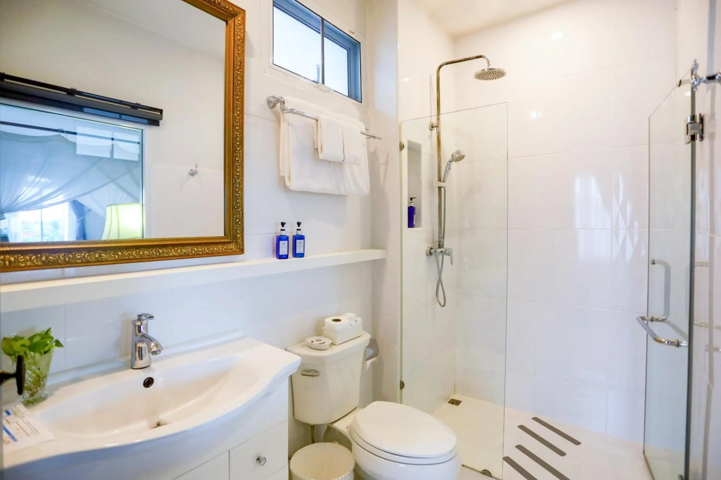 Bathroom in Villa Amphawa