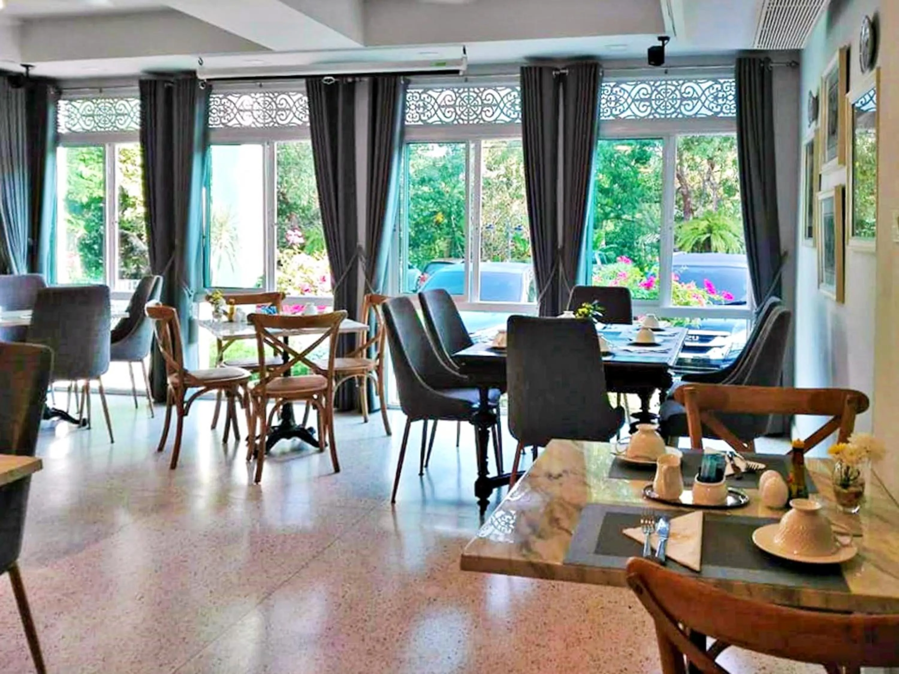 Breakfast in Villa Amphawa