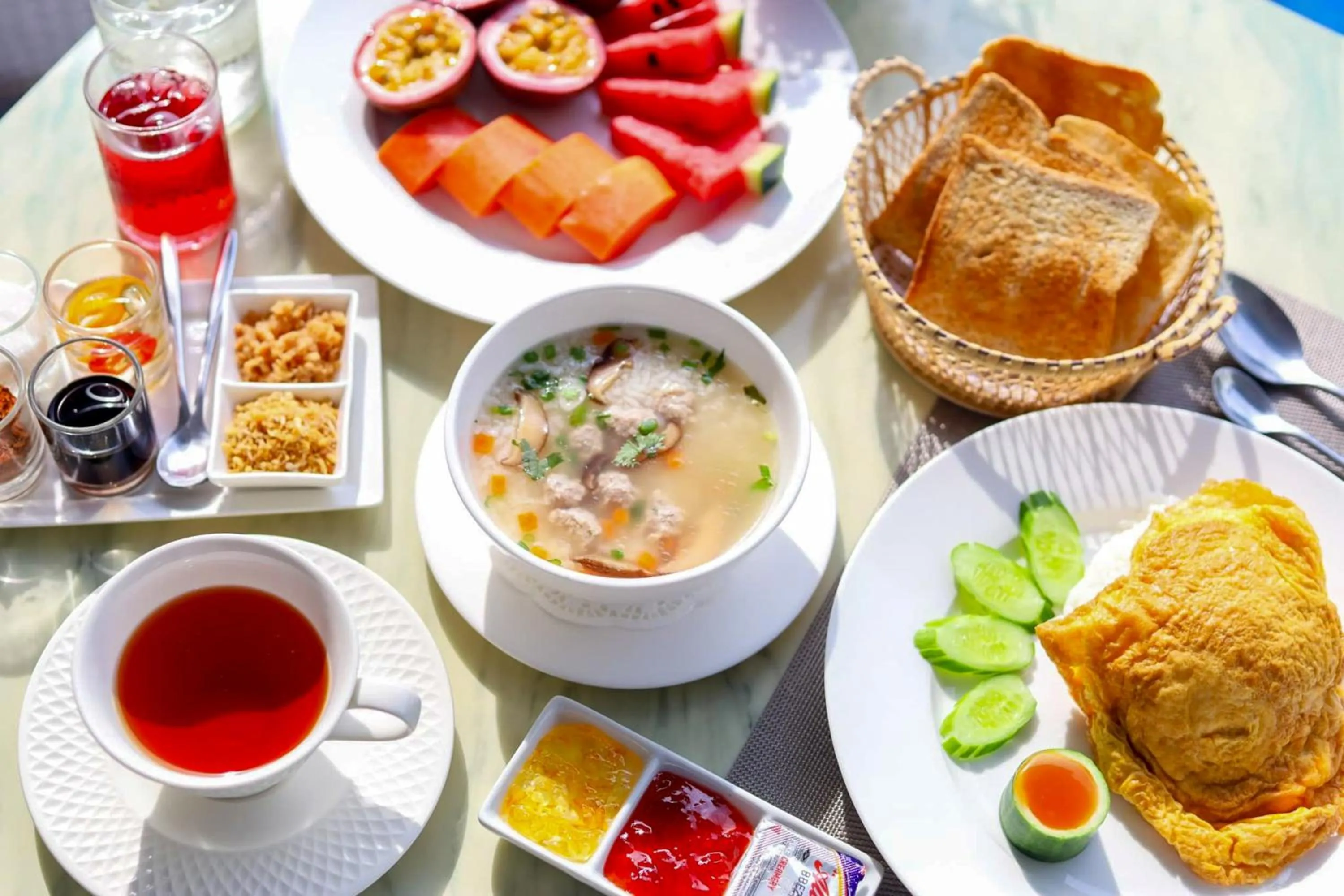 Breakfast in Villa Amphawa