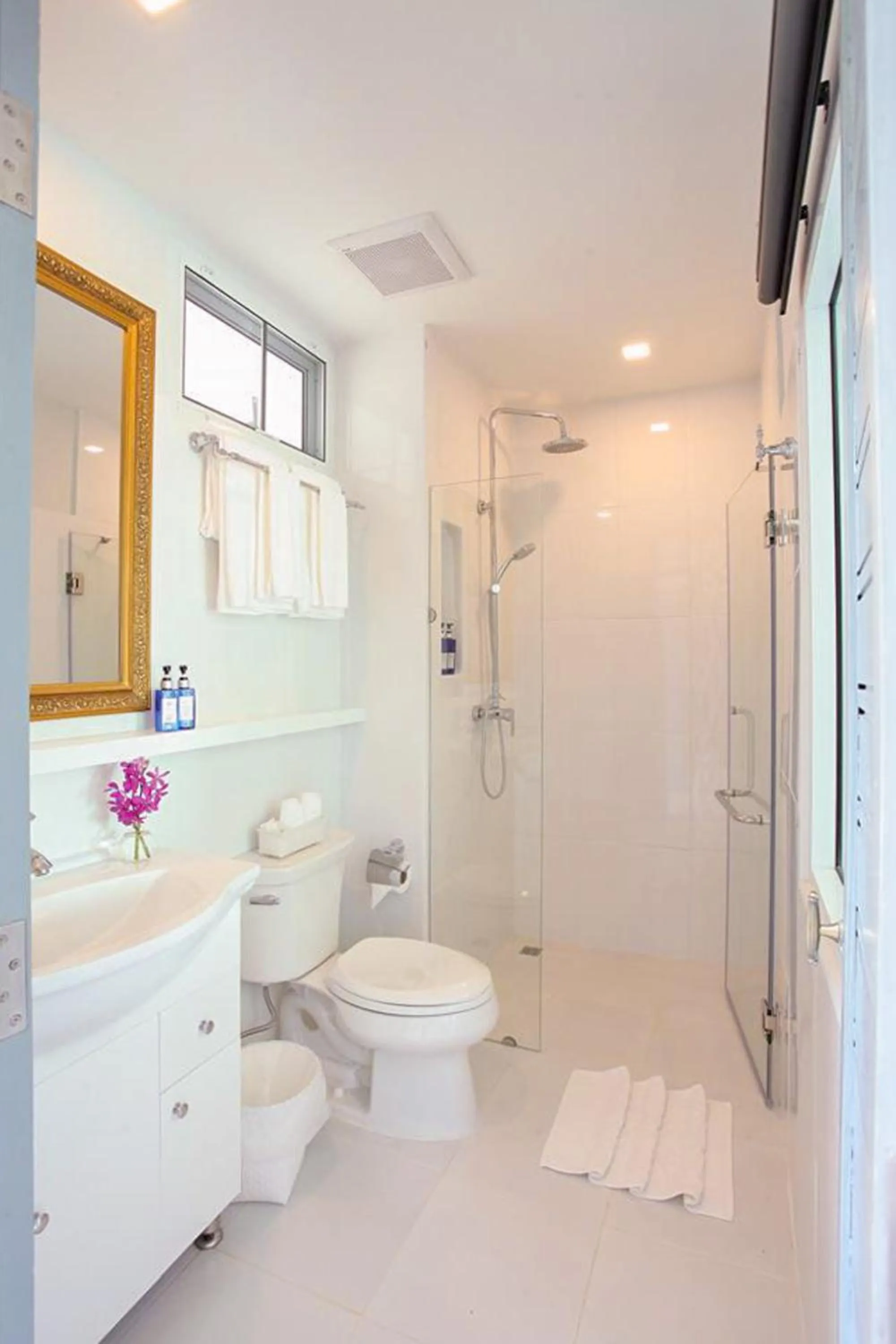 Bathroom in Villa Amphawa