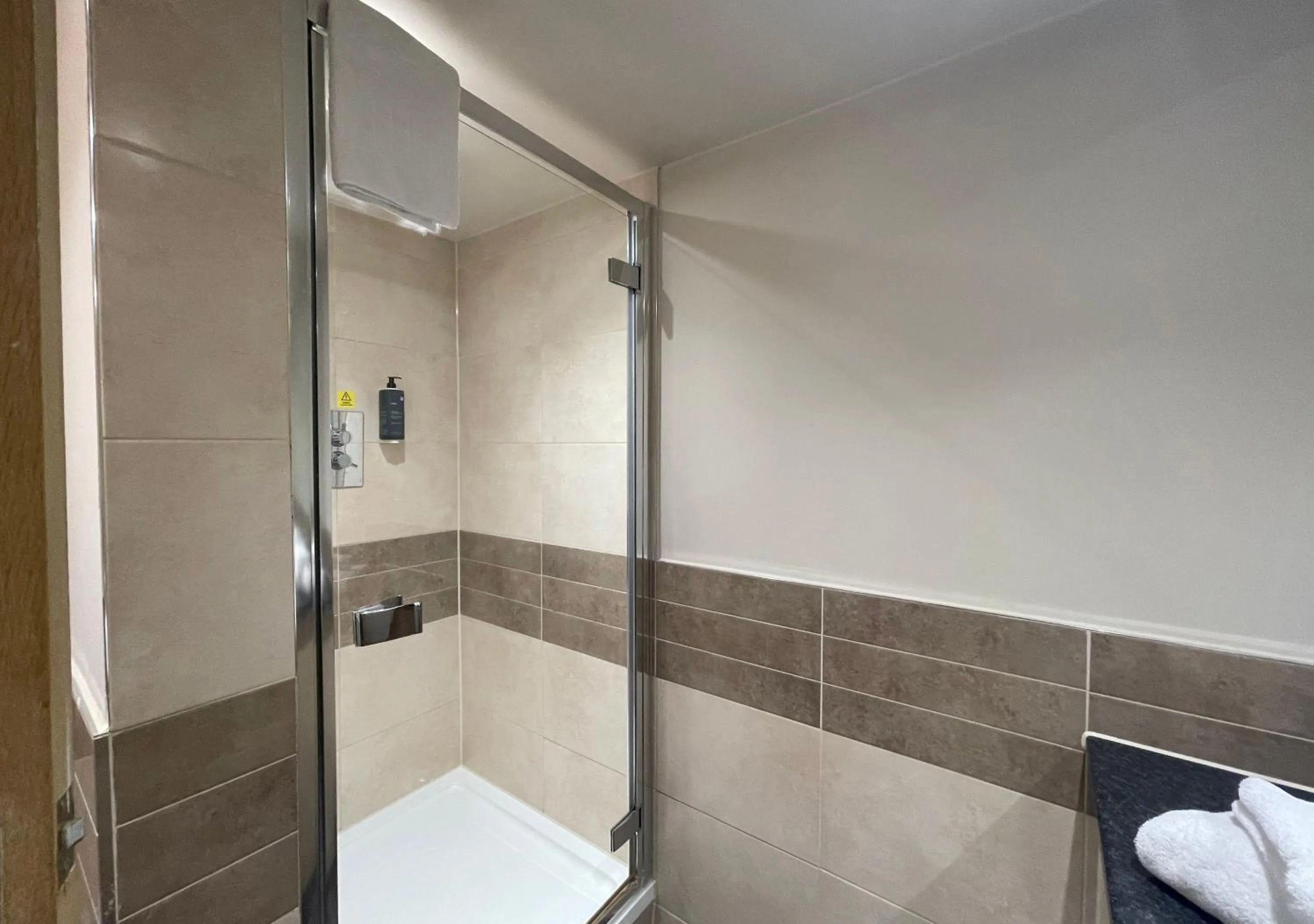 Shower in Great Hallingbury Manor & Lodges London Stansted