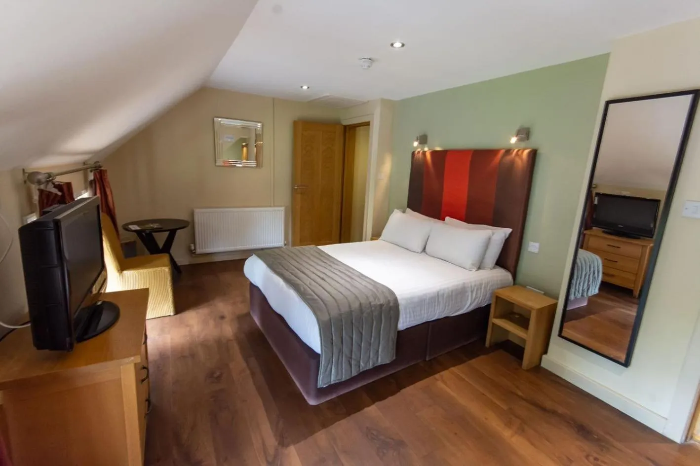 Bed in Great Hallingbury Manor & Lodges London Stansted