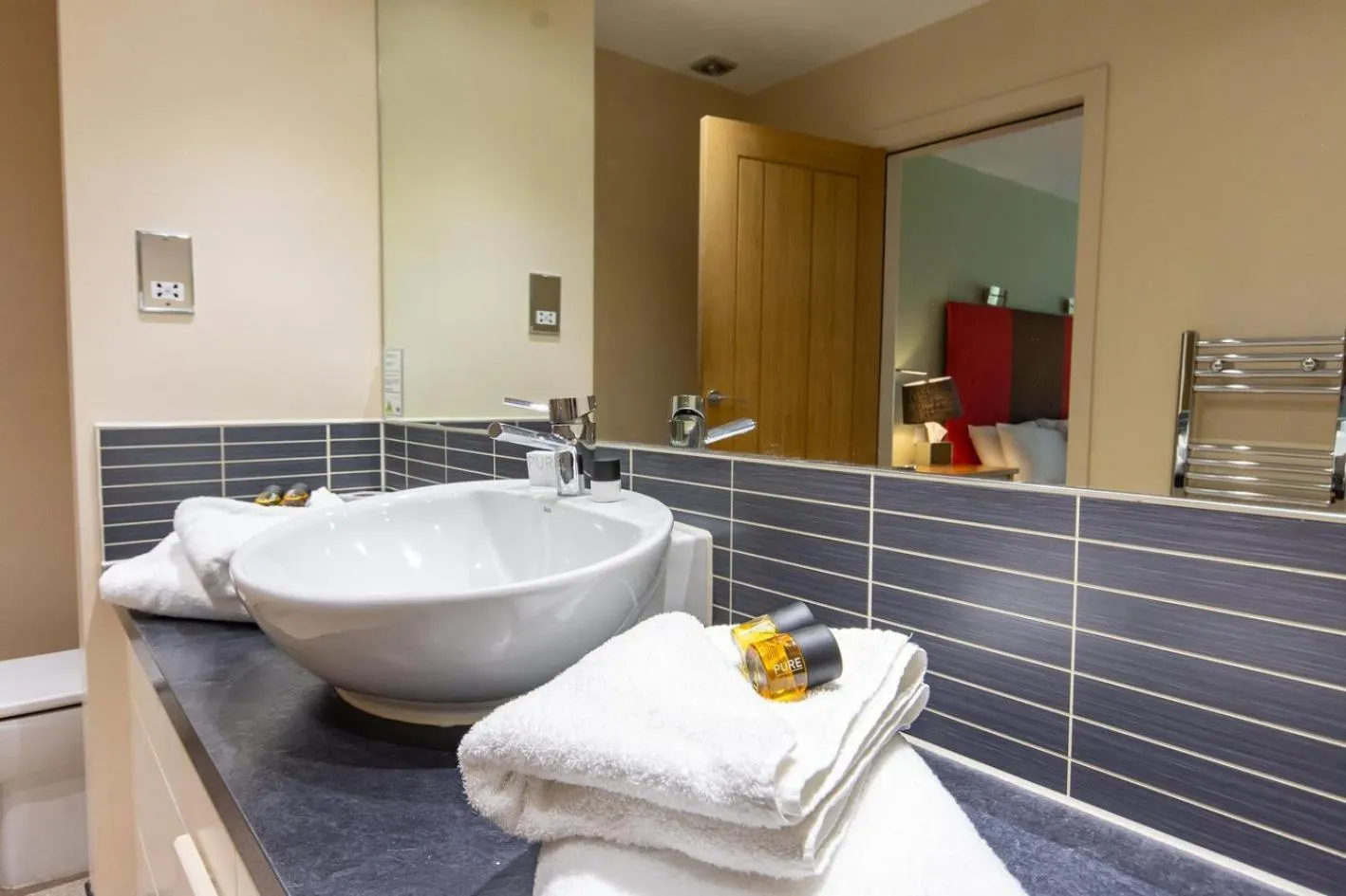 Shower in Great Hallingbury Manor & Lodges London Stansted